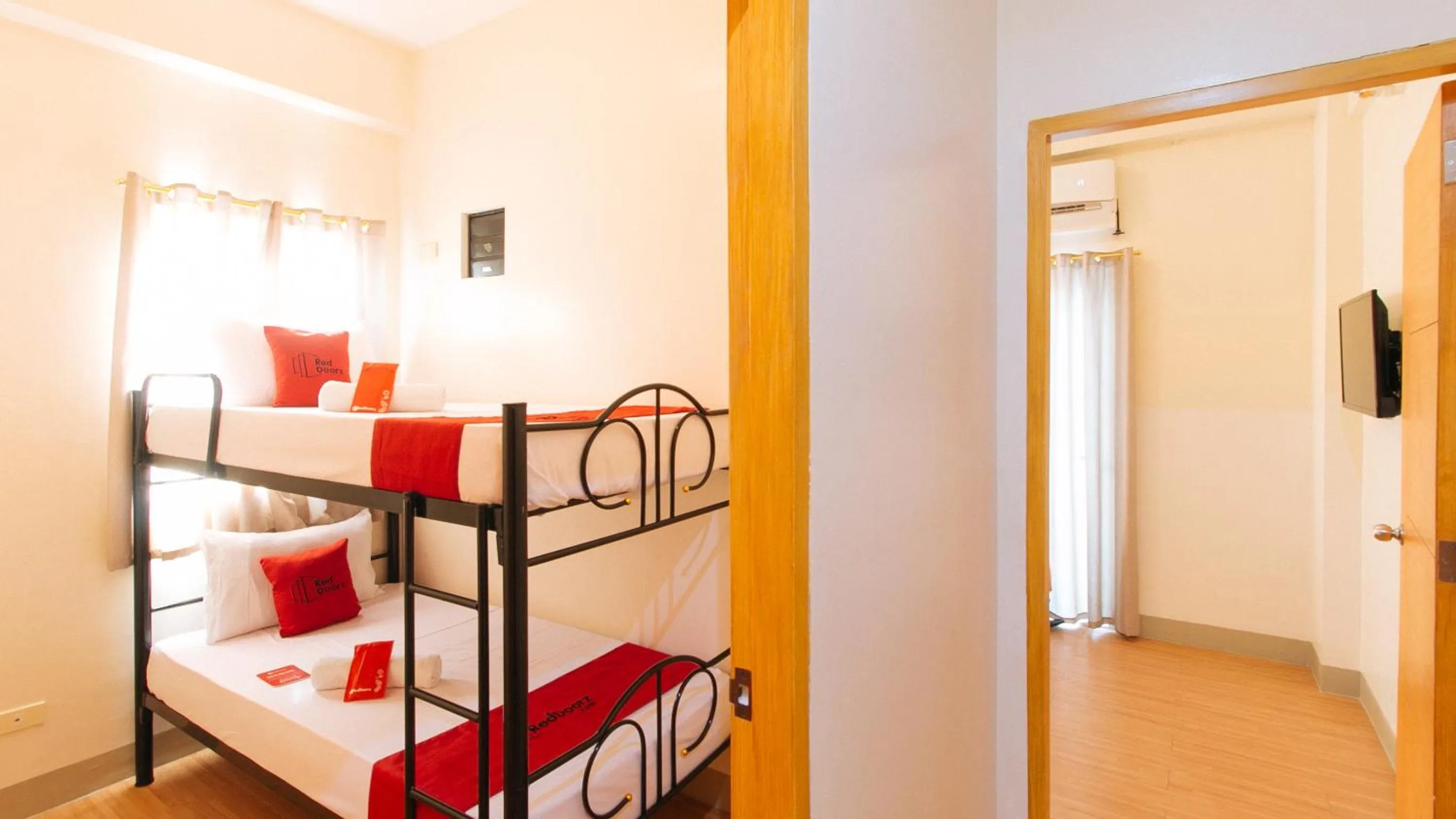 Bed in RedDoorz Plus at Alpina Heights Paranaque