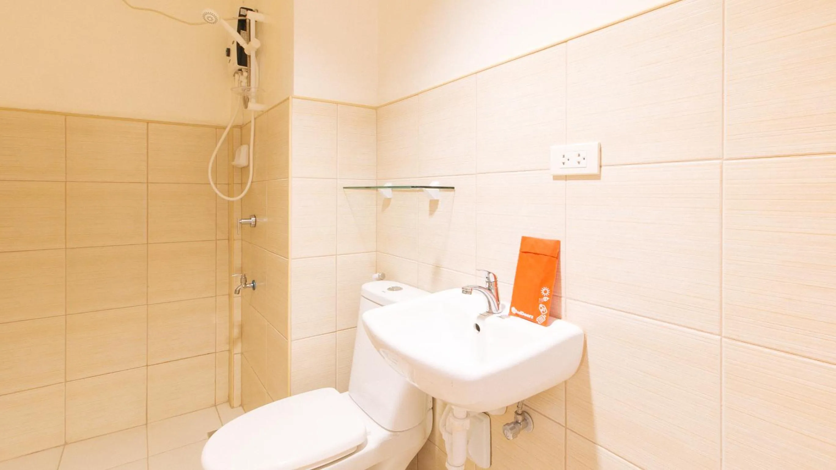 Shower in RedDoorz Plus at Alpina Heights Paranaque