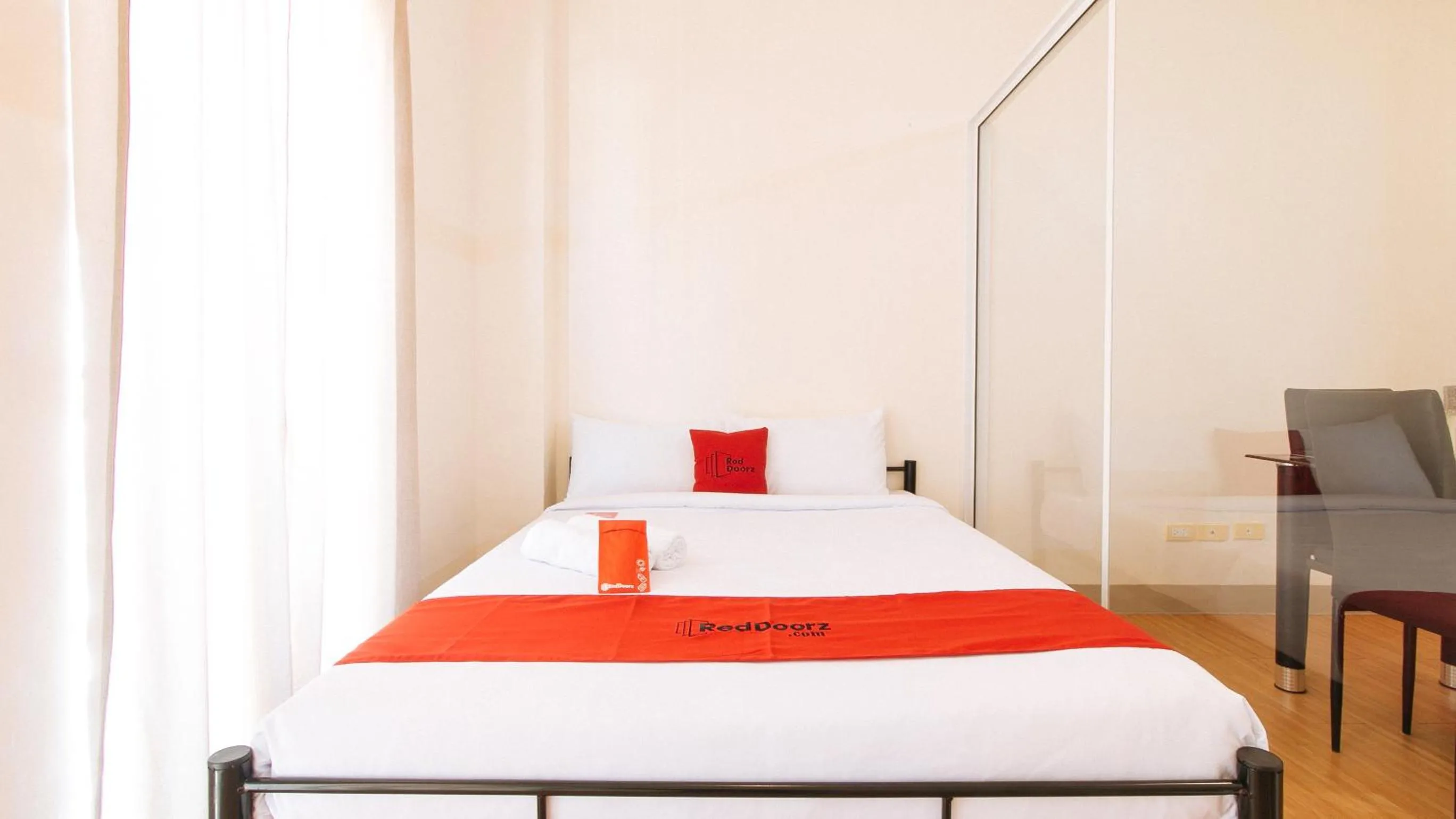 Bed in RedDoorz Plus at Alpina Heights Paranaque