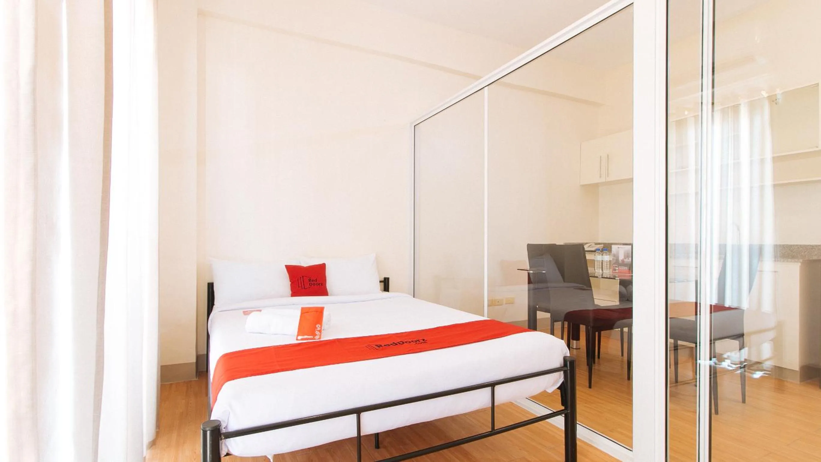 Bed in RedDoorz Plus at Alpina Heights Paranaque