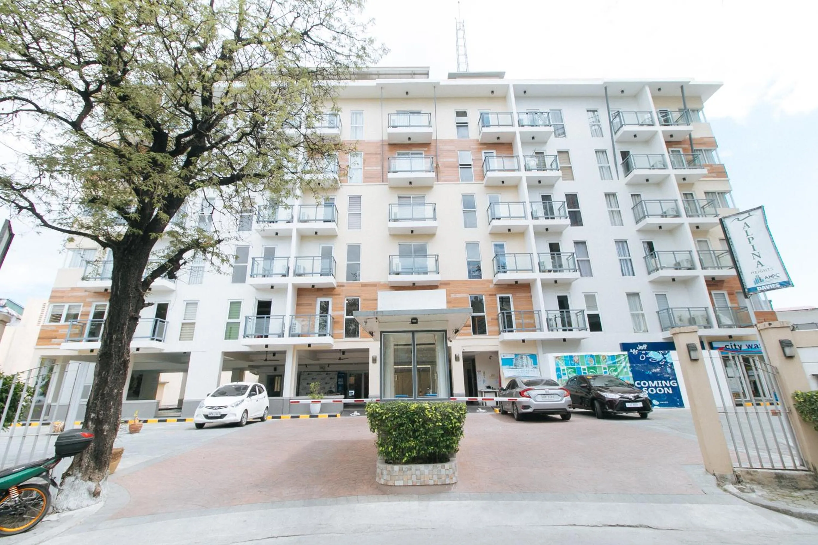 Property building in RedDoorz Plus at Alpina Heights Paranaque