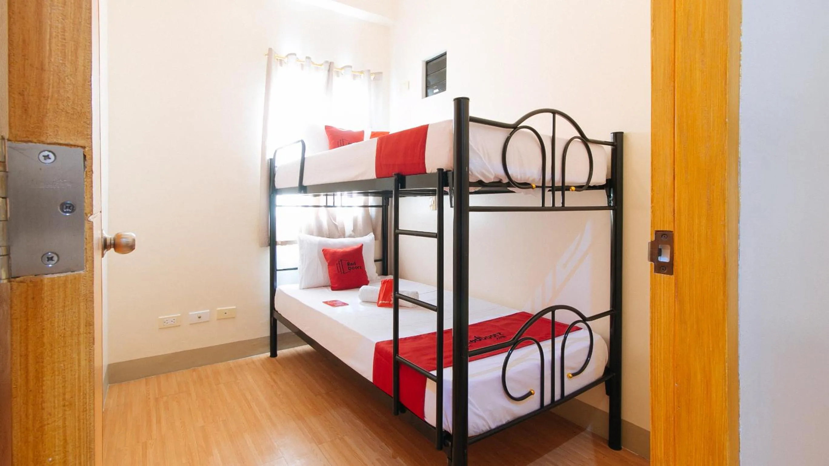 Bed in RedDoorz Plus at Alpina Heights Paranaque