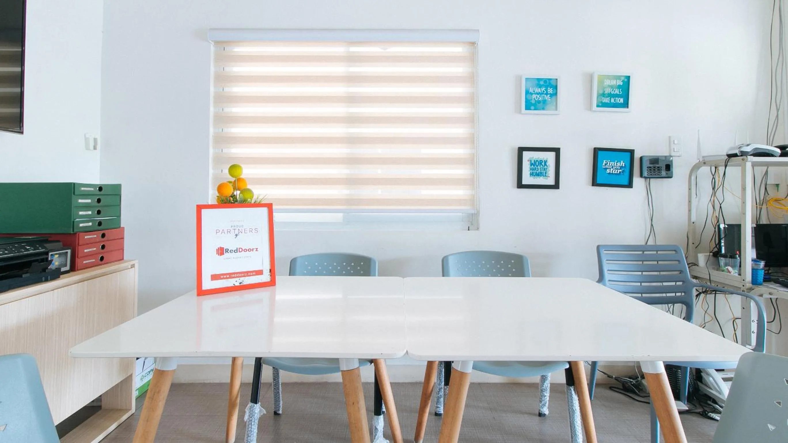 Seating area in RedDoorz Plus at Alpina Heights Paranaque