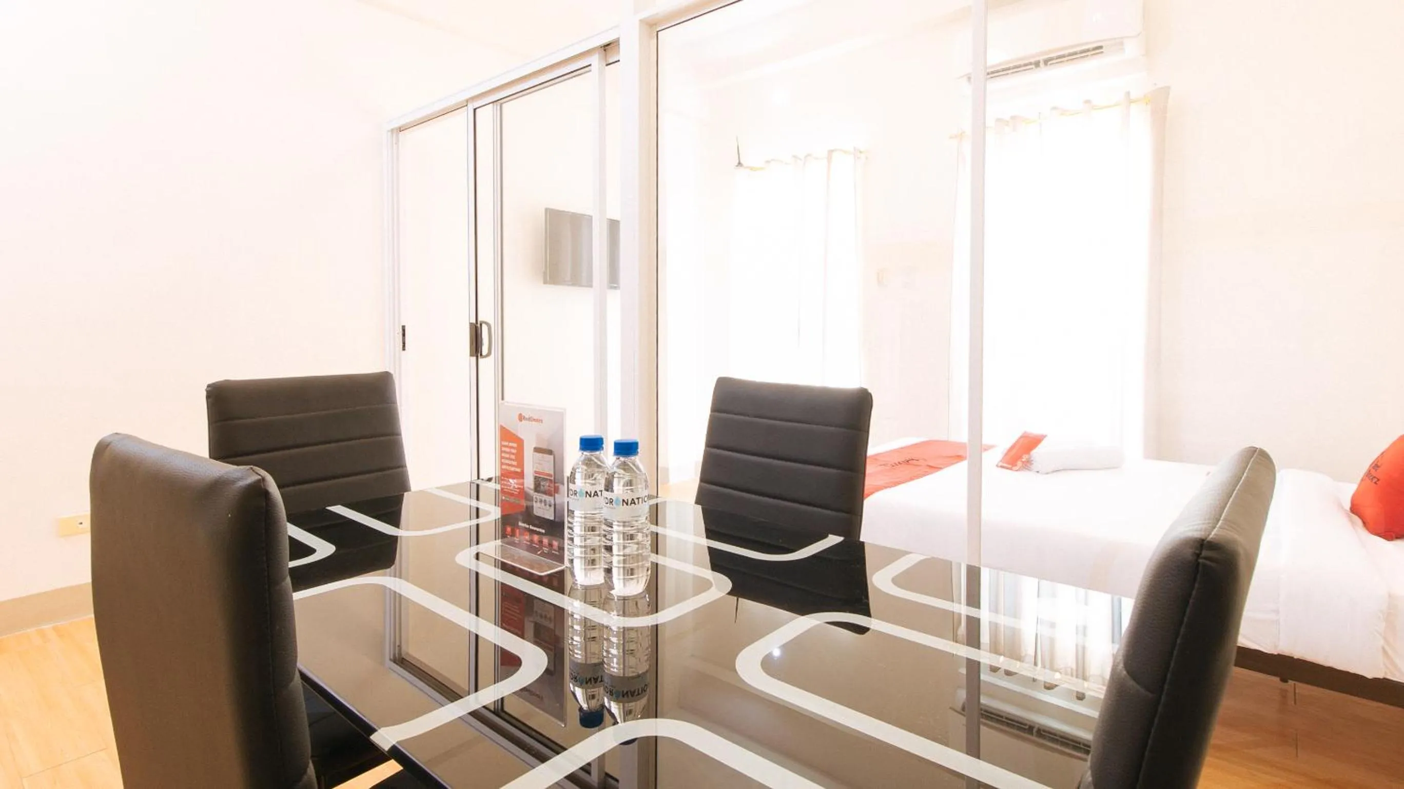 Seating area, Bed in RedDoorz Plus at Alpina Heights Paranaque