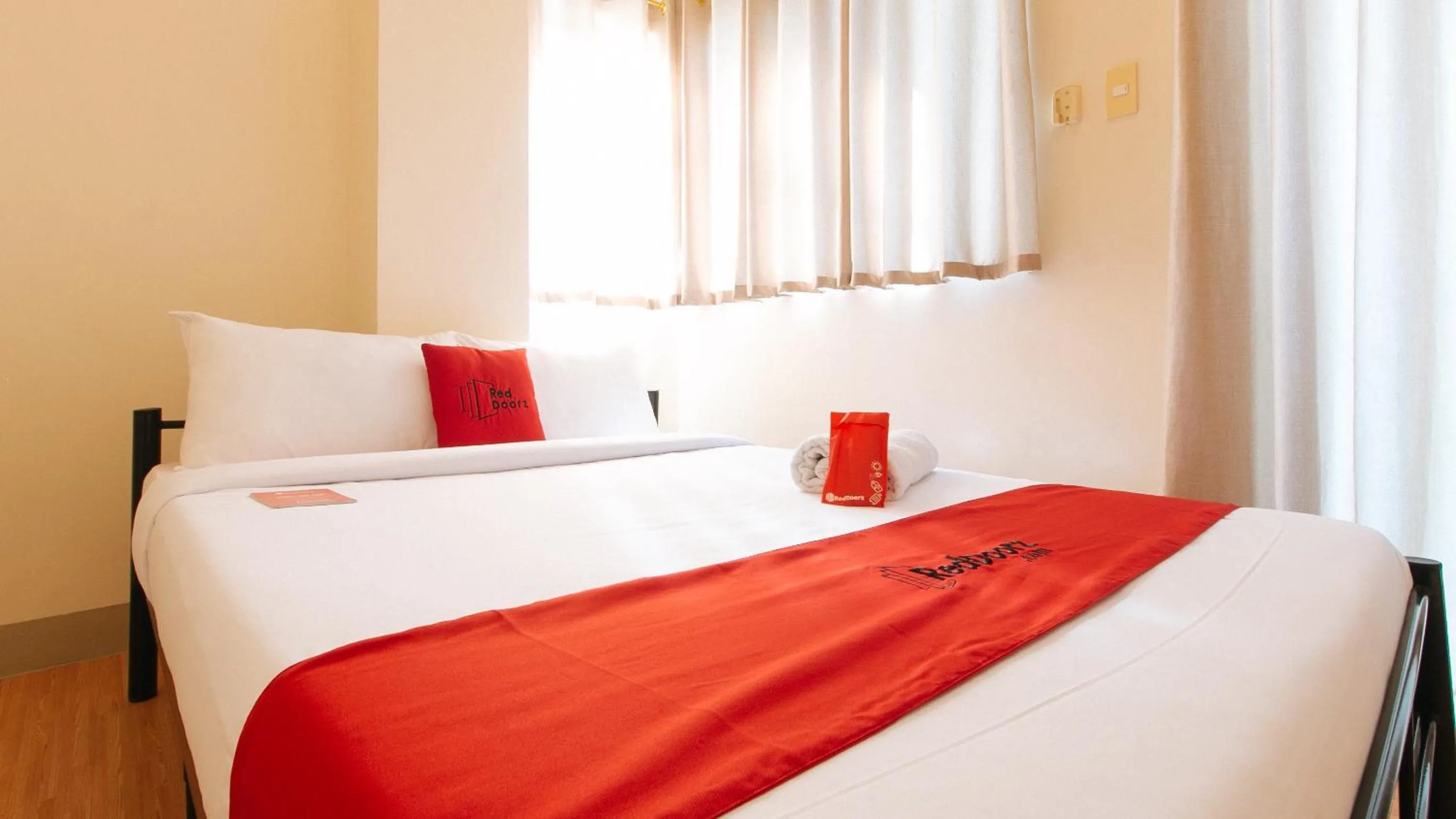 Bed in RedDoorz Plus at Alpina Heights Paranaque