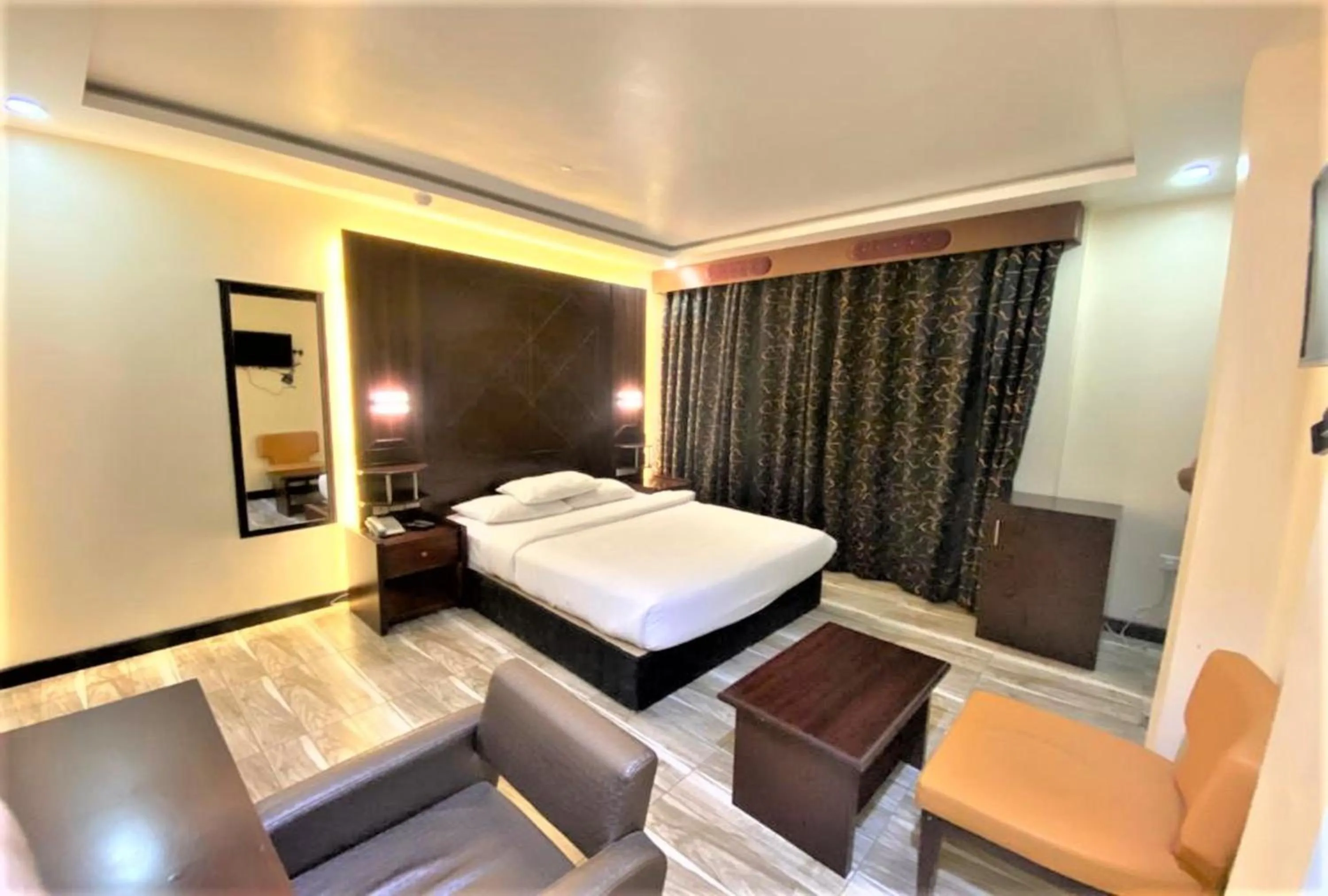 Bedroom, Bed in SHH Hotel