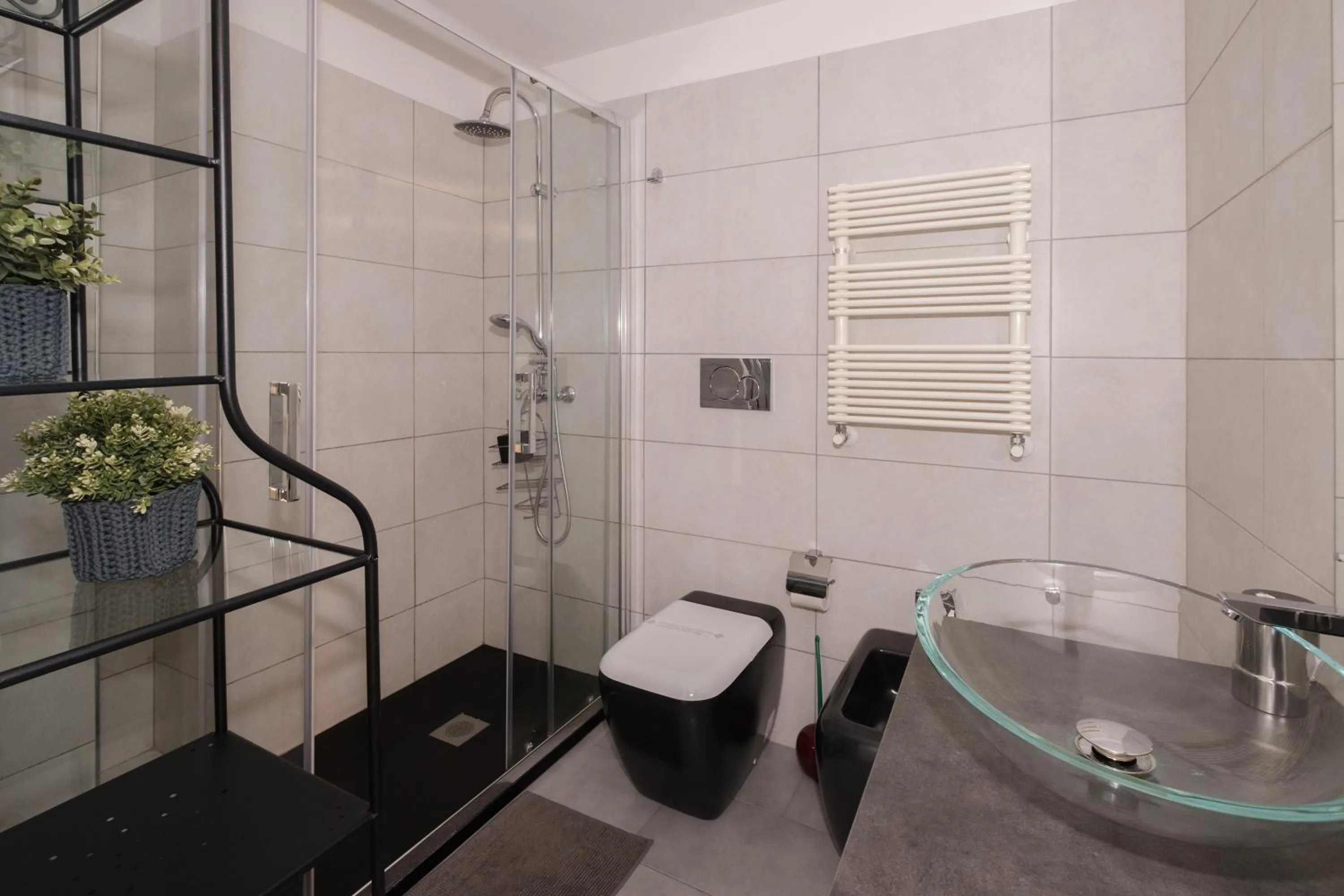 Bathroom in CconfortHotels R&B Cavour