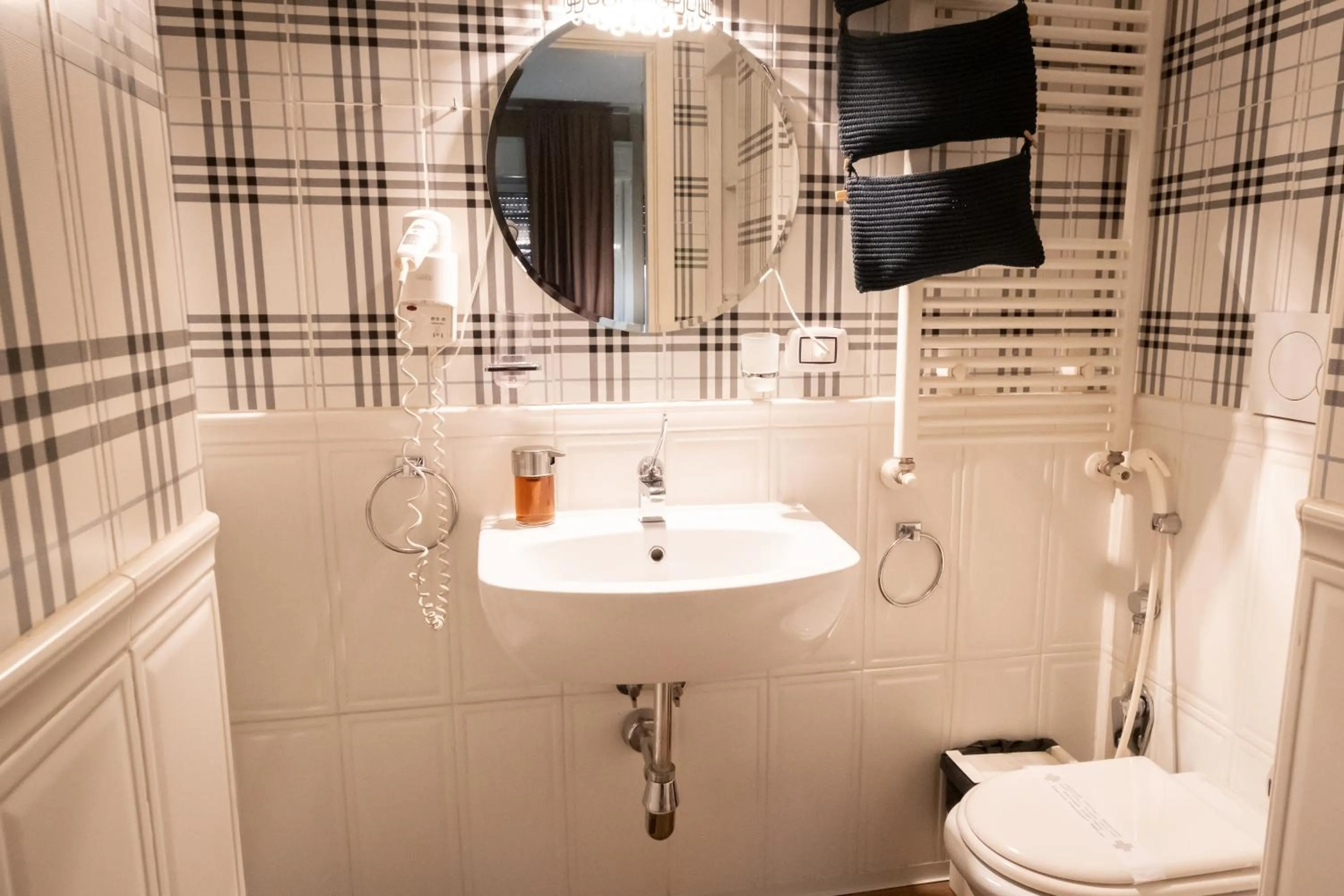 Bathroom in CconfortHotels R&B Cavour