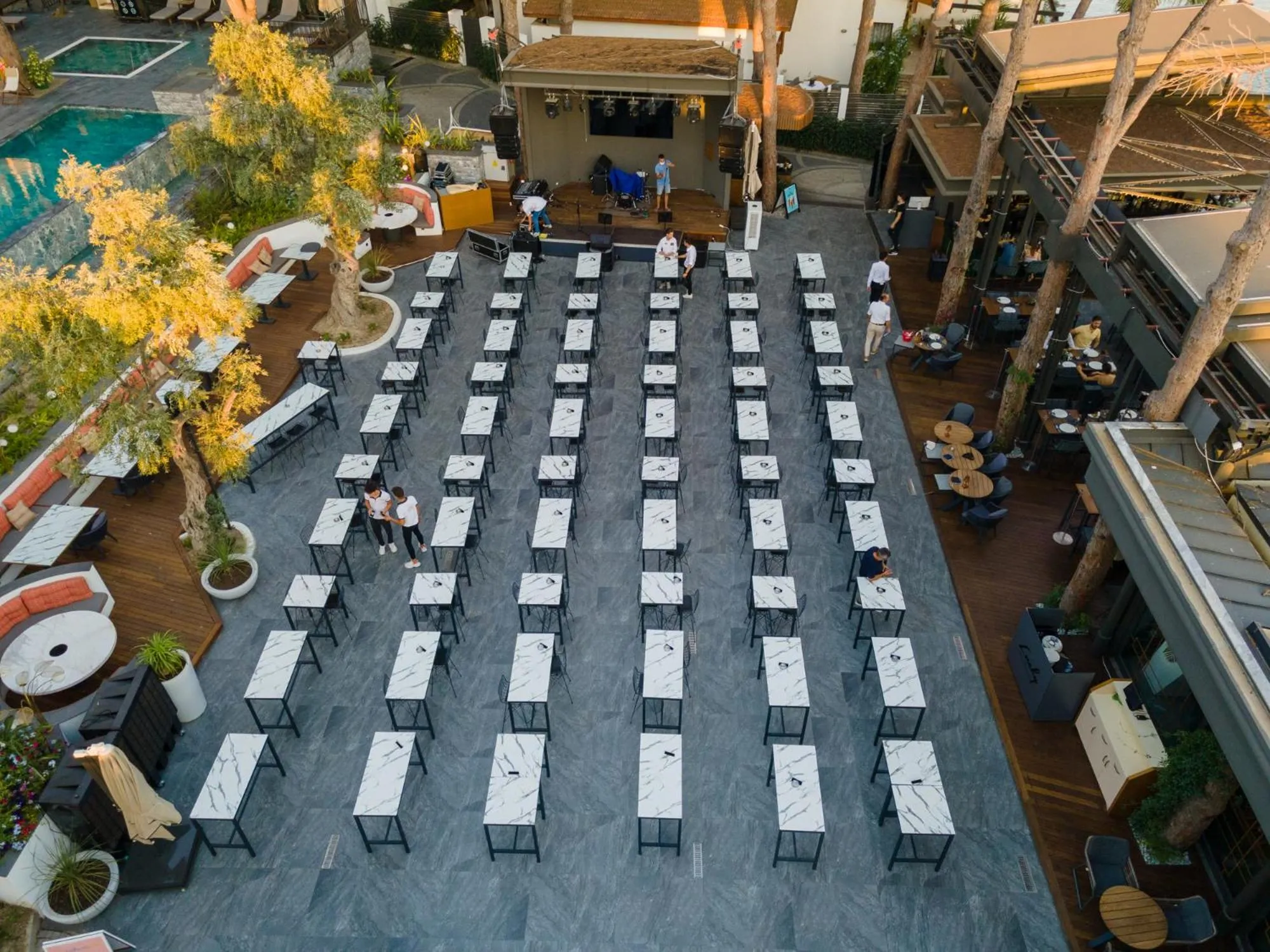 Restaurant/places to eat in Unique Life Style Hotel