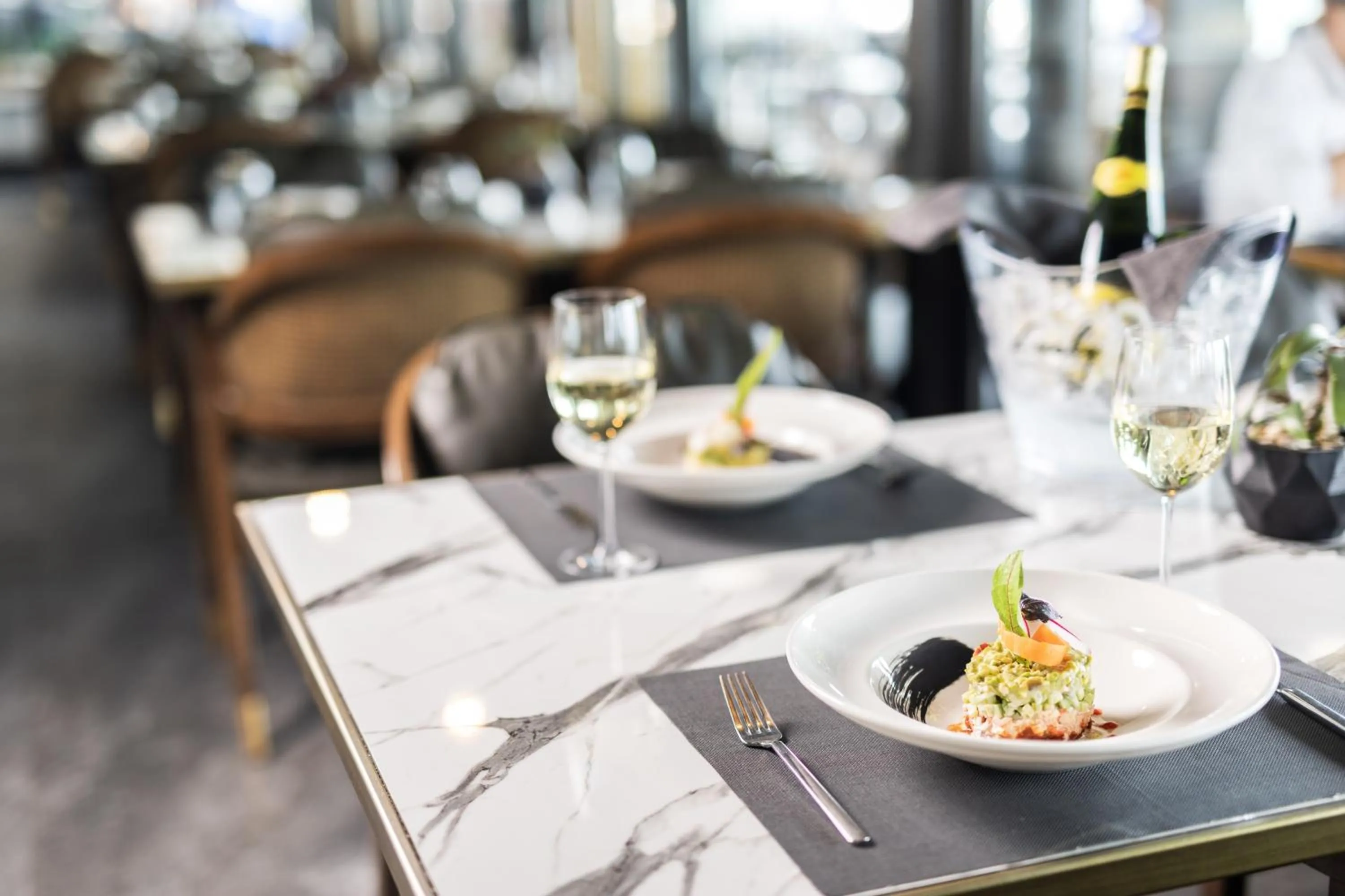 Restaurant/places to eat in Unique Life Style Hotel