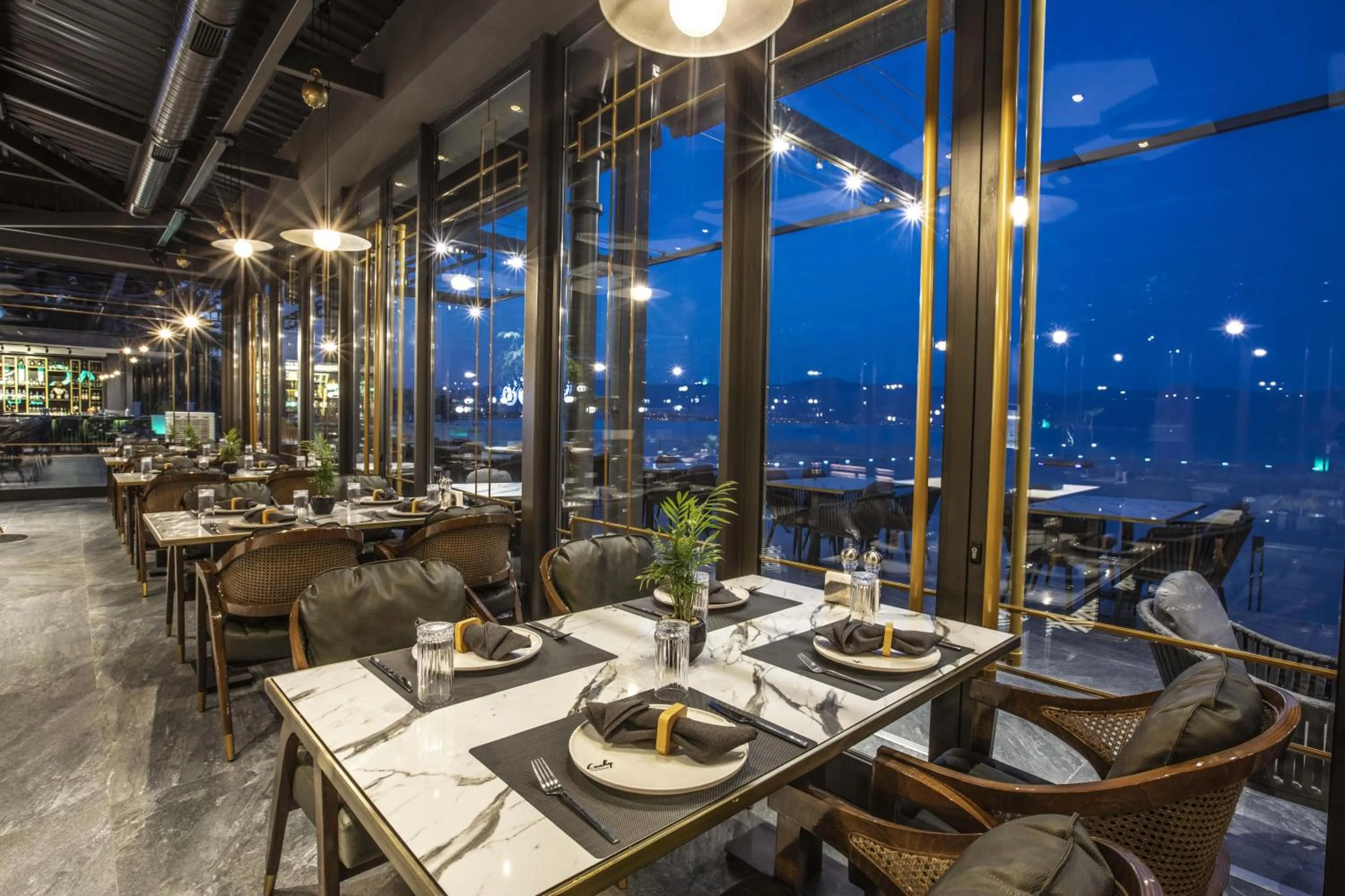 Restaurant/places to eat in Unique Life Style Hotel