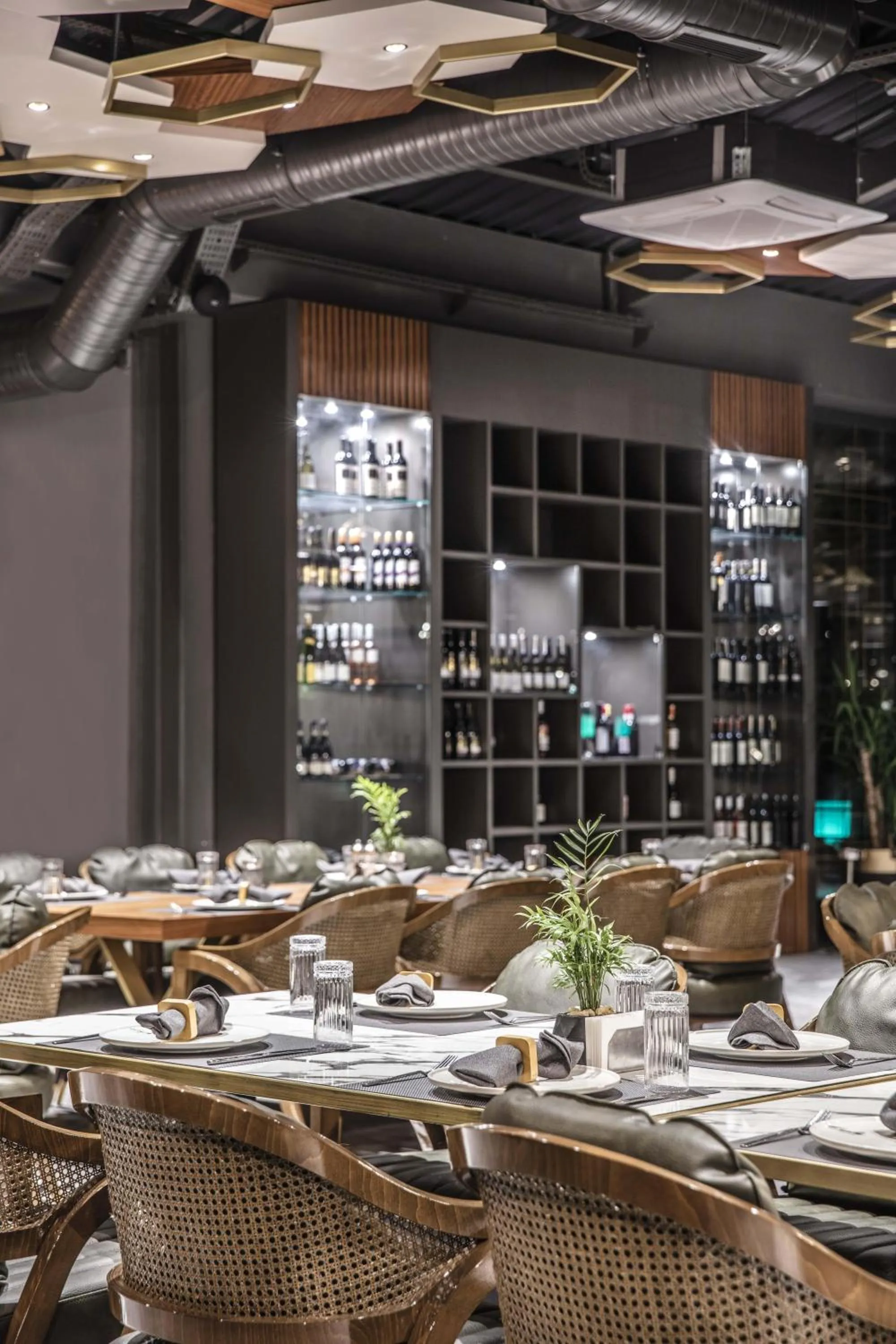 Restaurant/places to eat in Unique Life Style Hotel