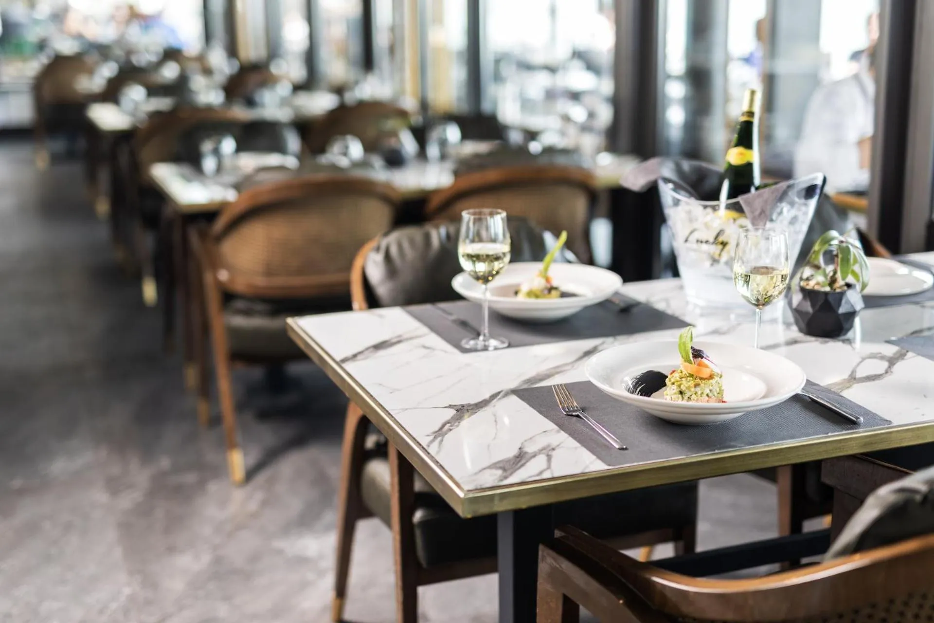 Restaurant/places to eat in Unique Life Style Hotel