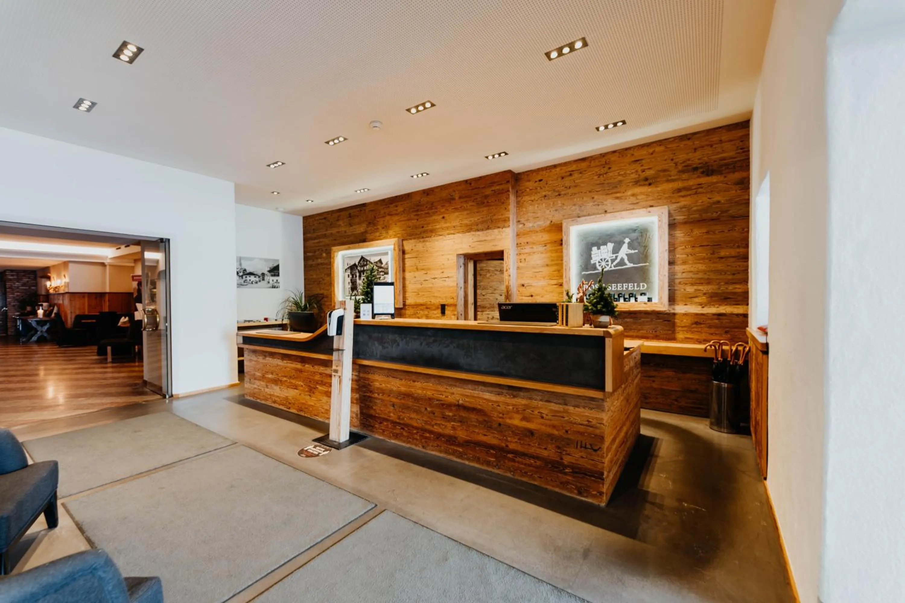 Lobby or reception in Post Seefeld - Wellnesshotel Tirol