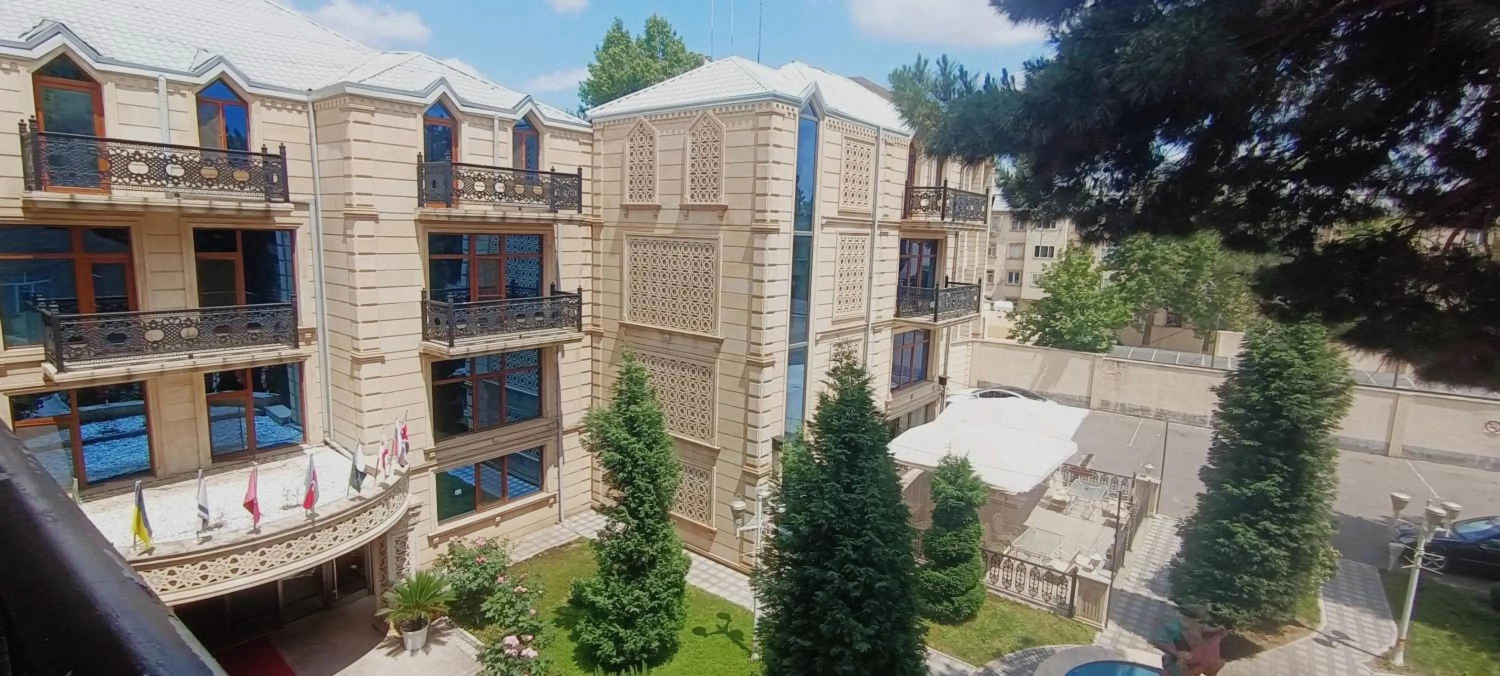 Garden in Deluxe Hotel Ganja