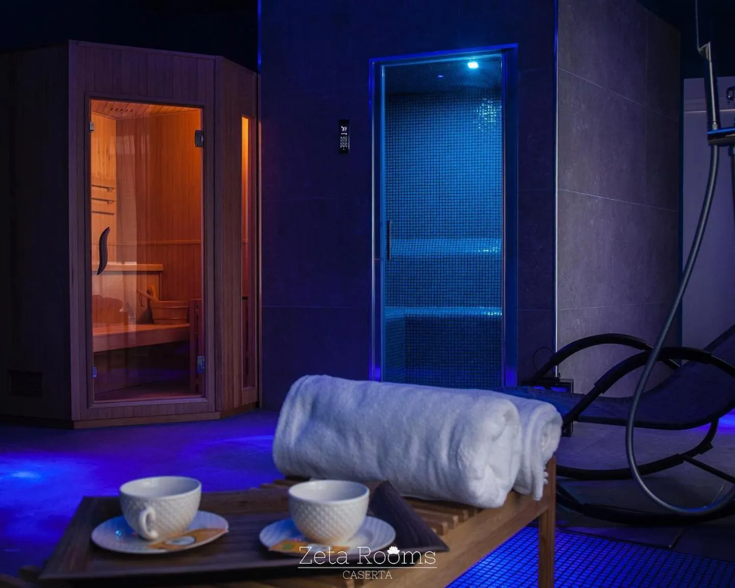 Swimming pool in Zeta Rooms