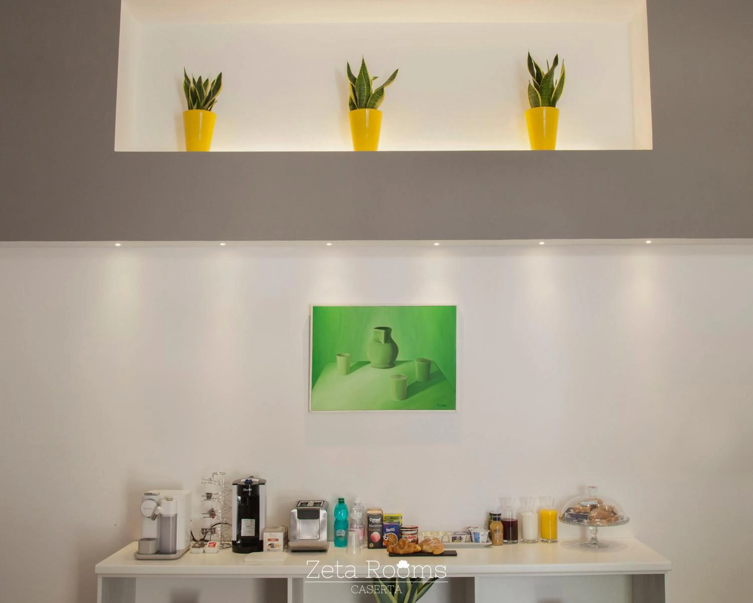 Restaurant/places to eat in Zeta Rooms