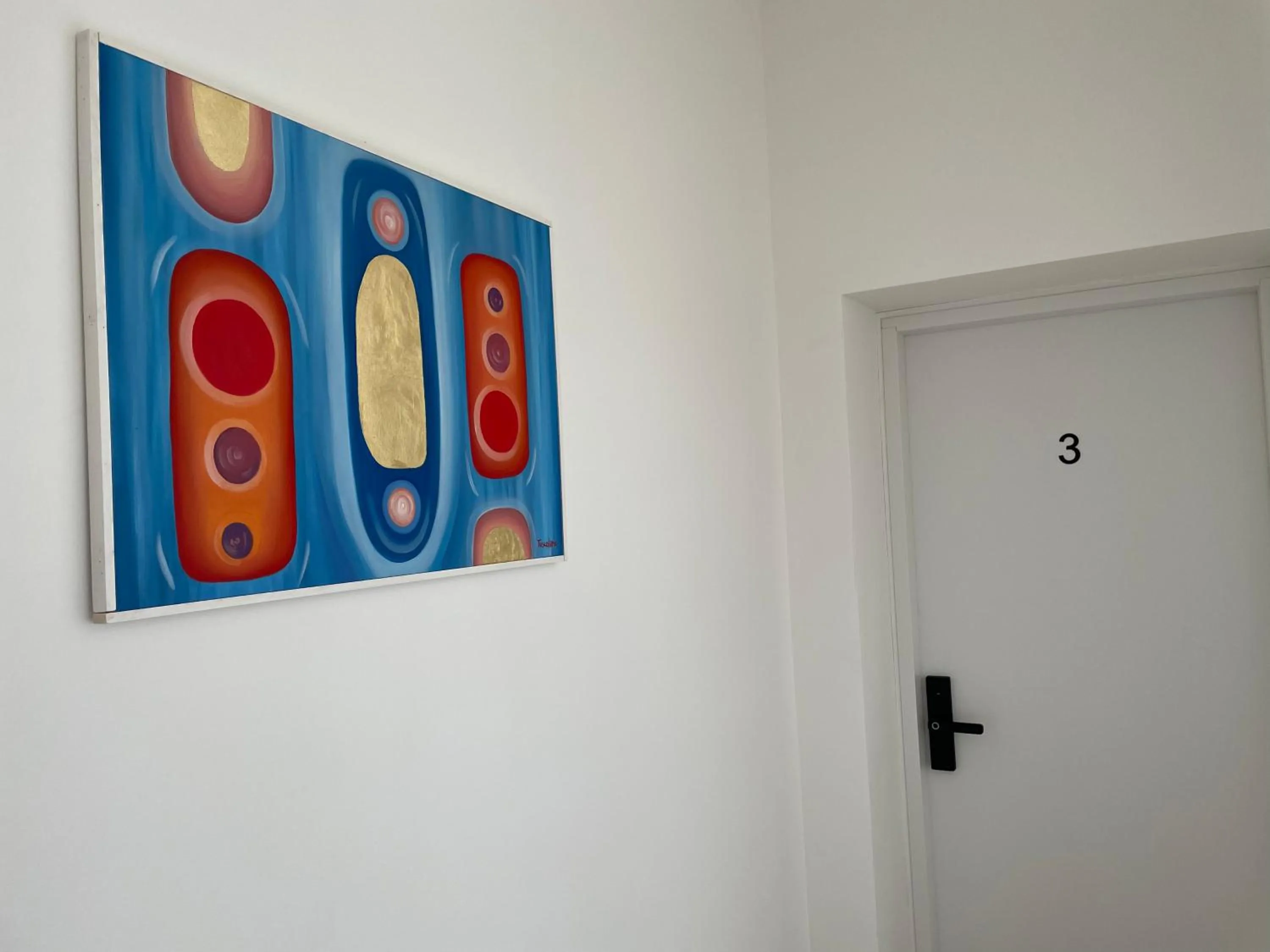 Logo/Certificate/Sign in Zeta Rooms