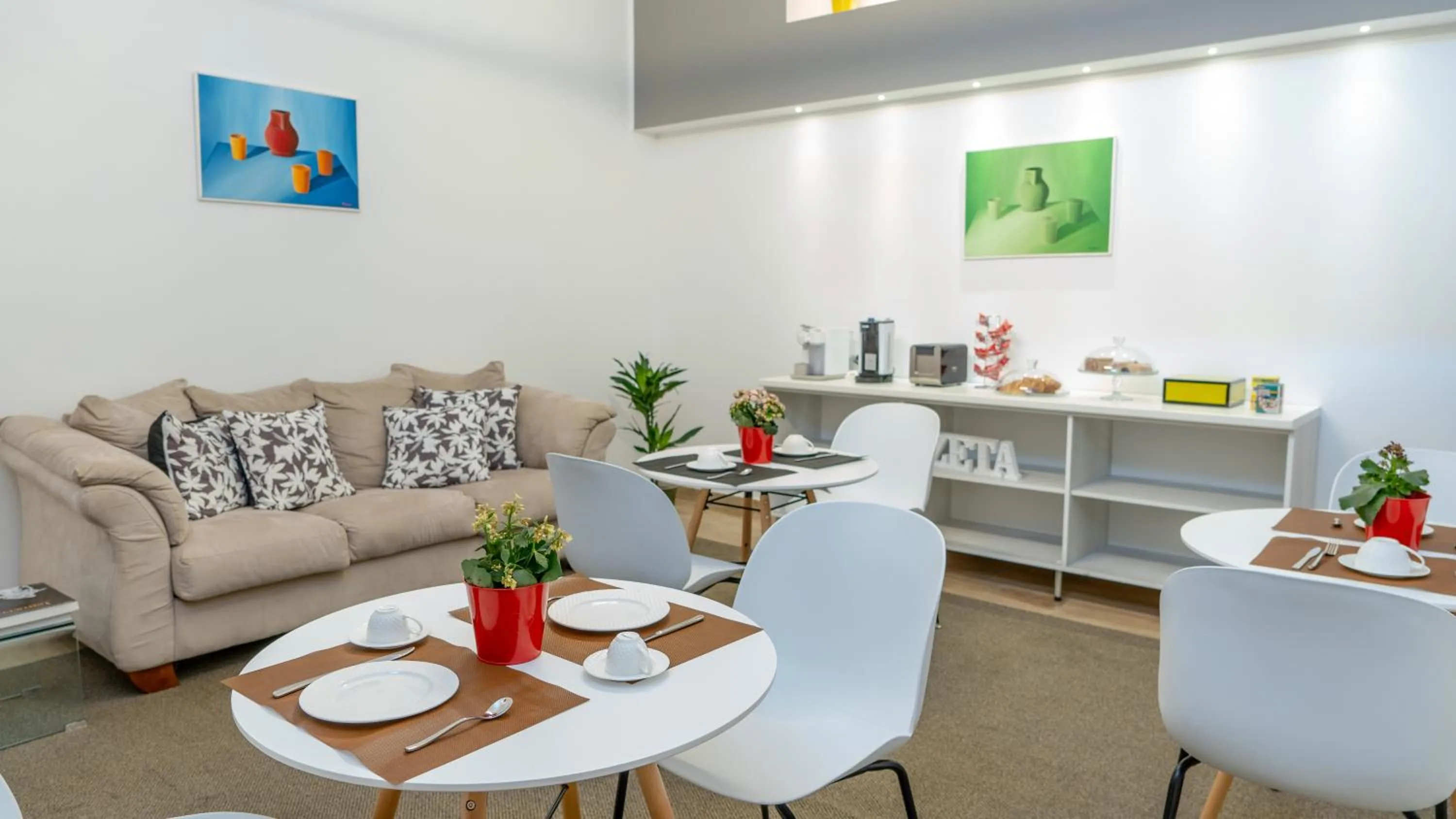 Living room in Zeta Rooms