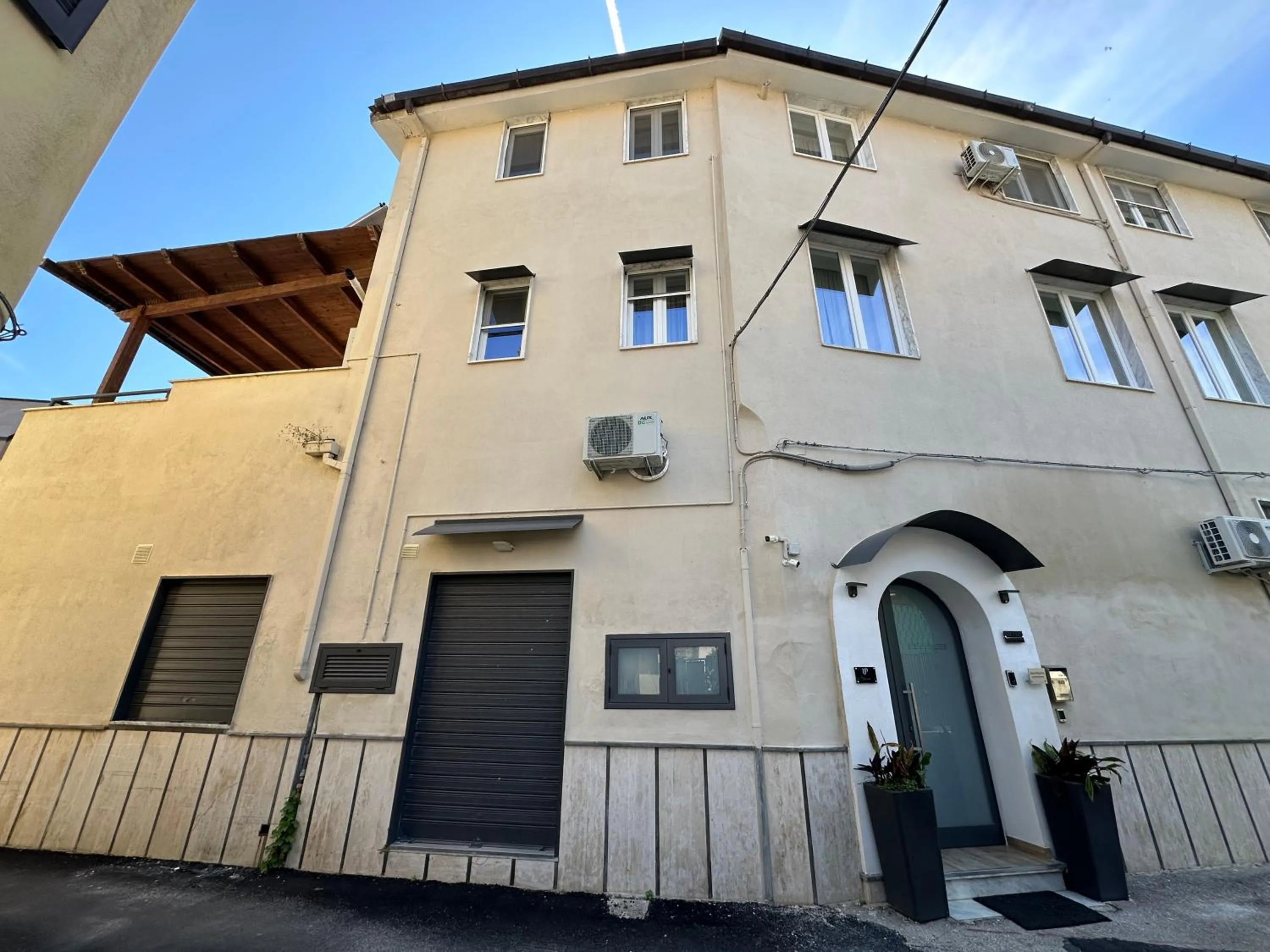 Property building in Zeta Rooms