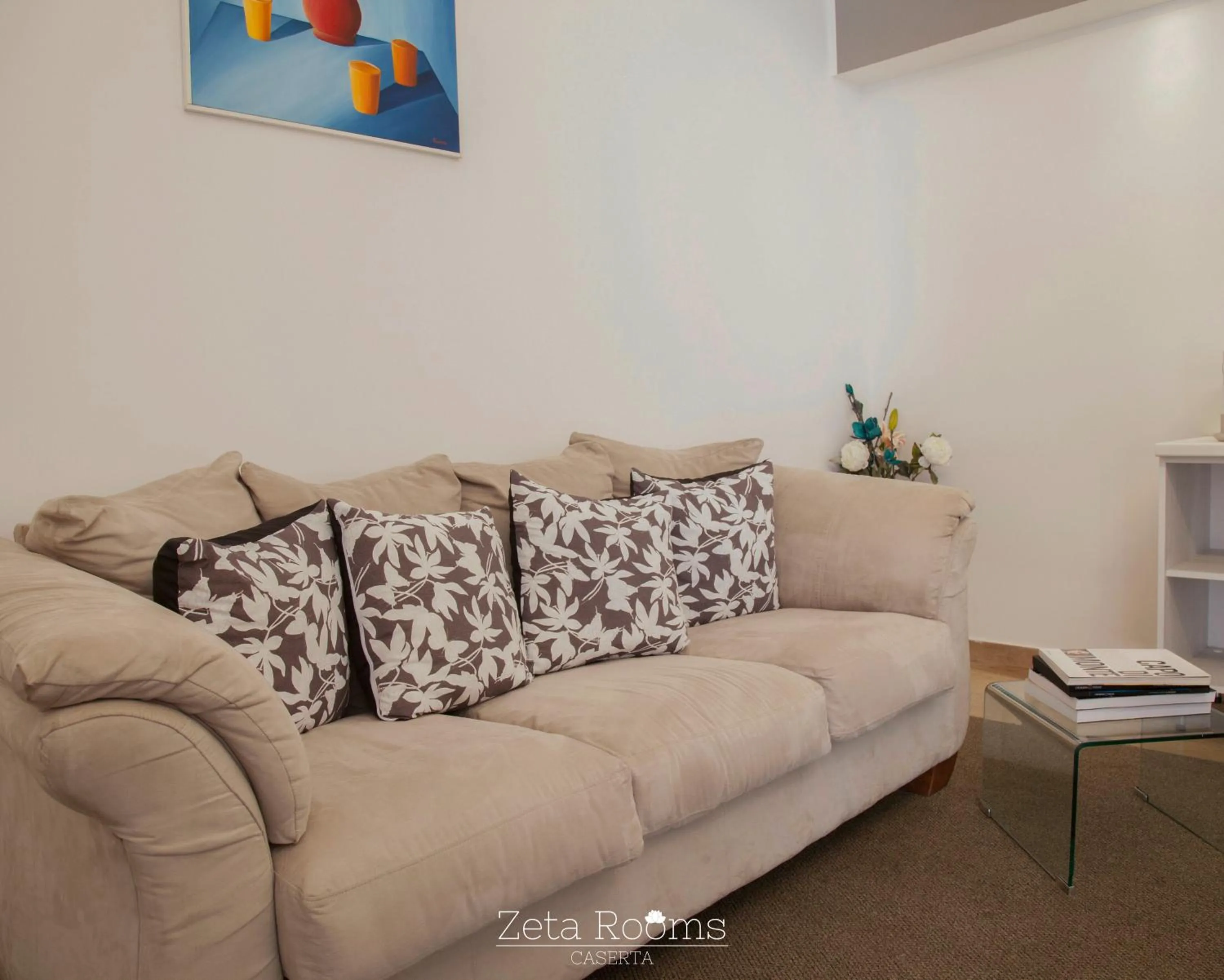 Living room in Zeta Rooms