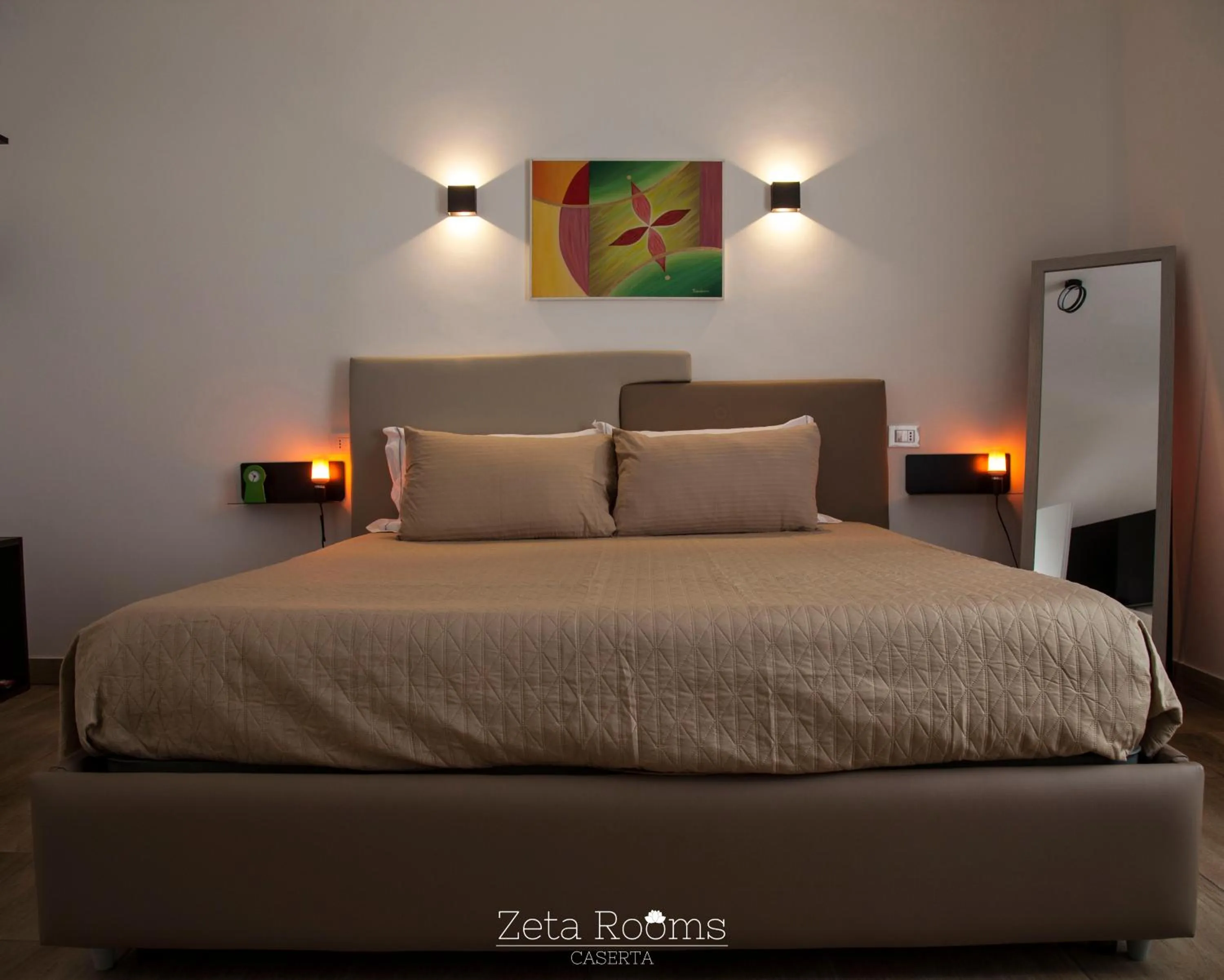 Photo of the whole room, Bed in Zeta Rooms