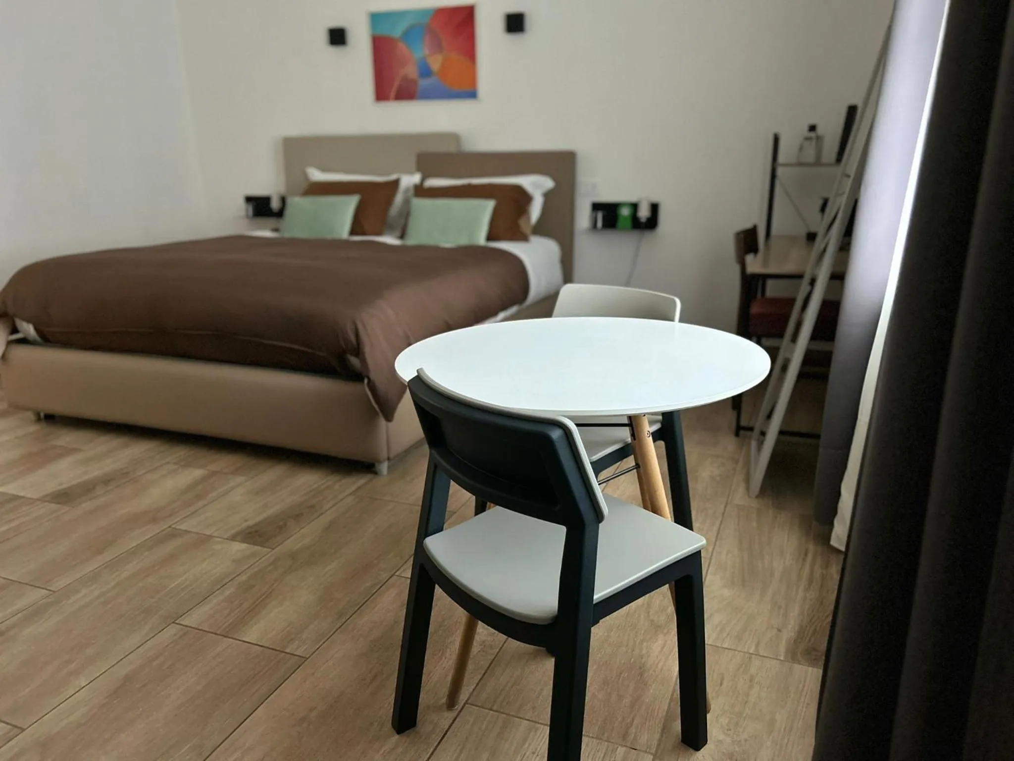 Living room, Bed in Zeta Rooms