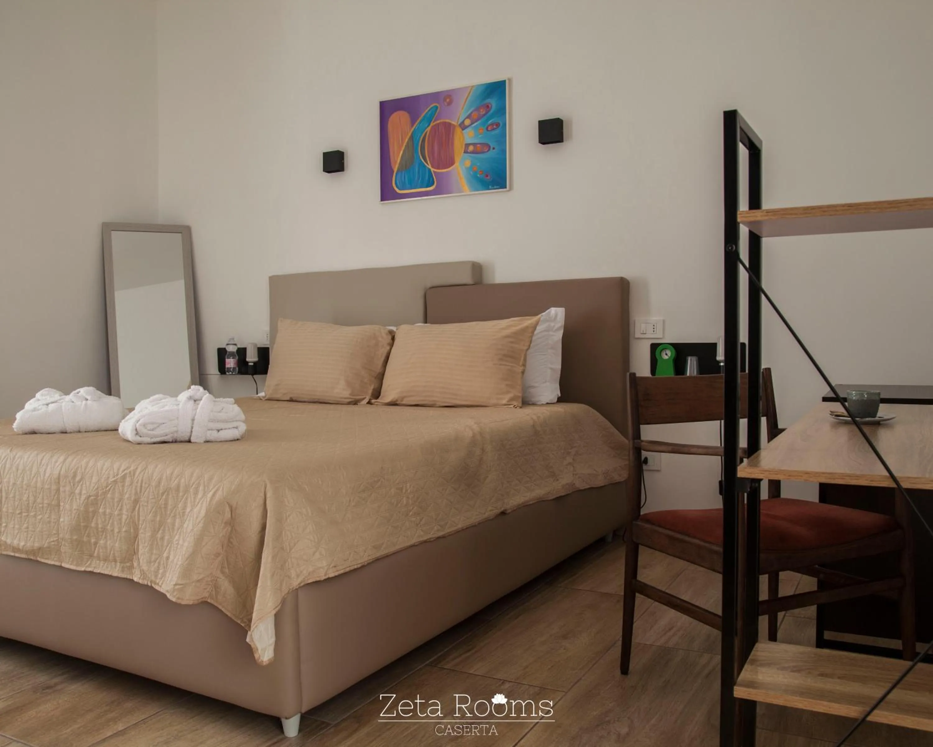 Bedroom, Bed in Zeta Rooms