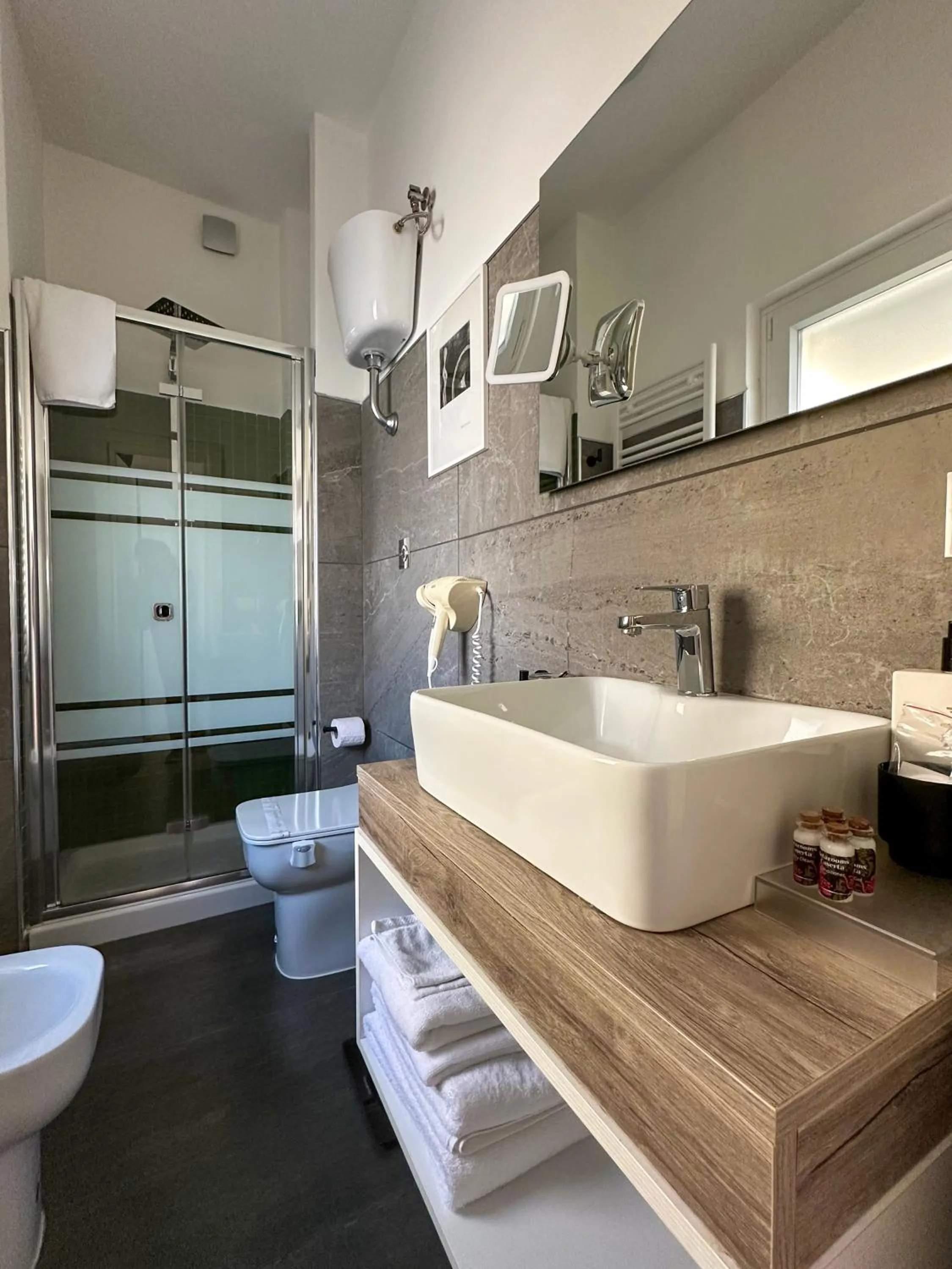 Bathroom in Zeta Rooms