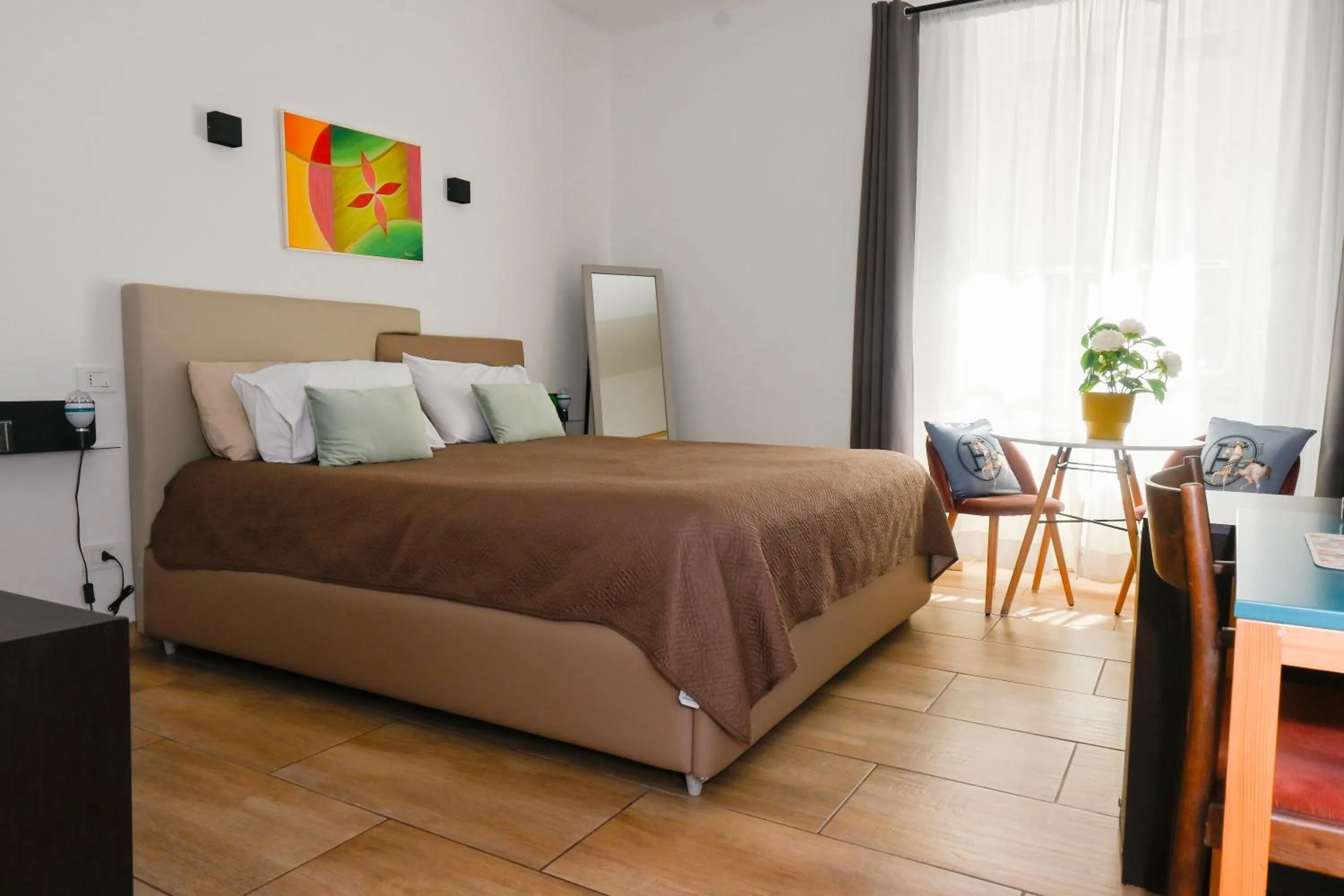 Bedroom, Bed in Zeta Rooms