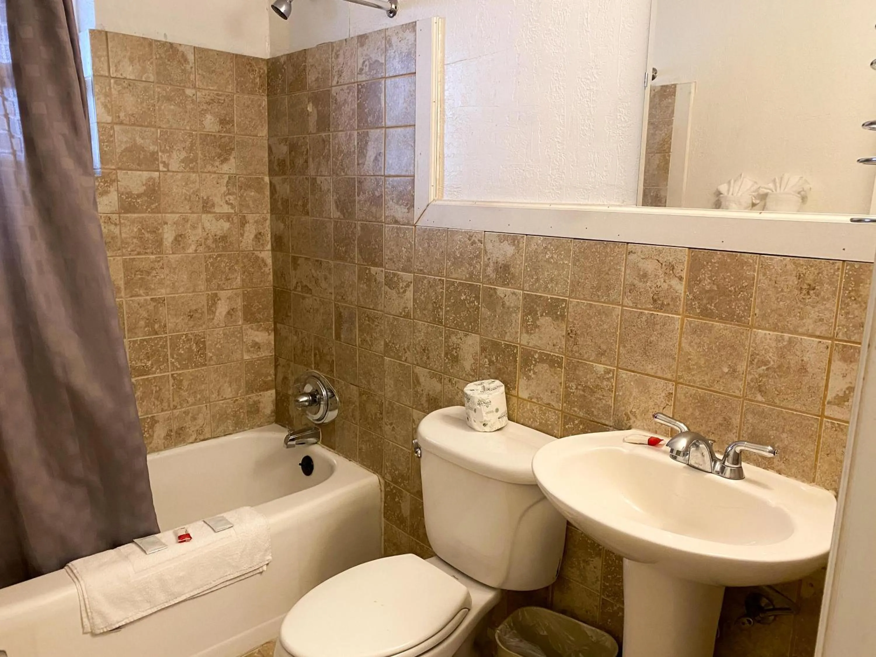 Bathroom in Guest Ranch Motel