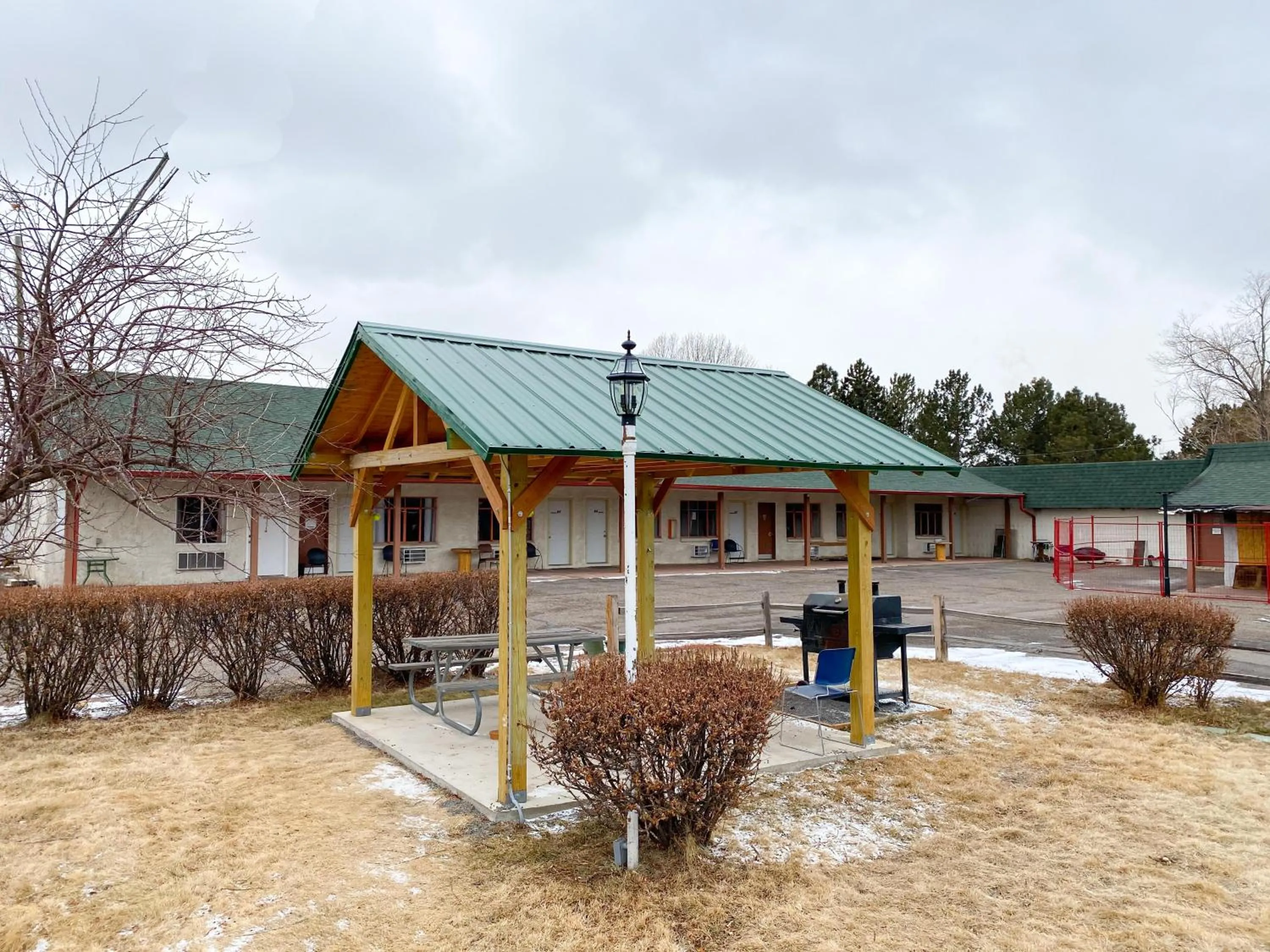 BBQ facilities in Guest Ranch Motel