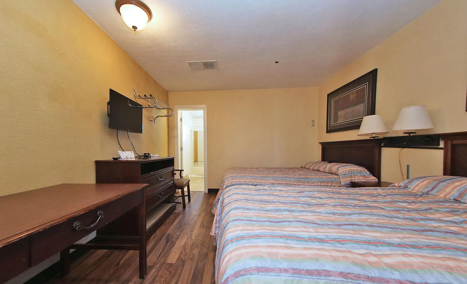 Bed in Guest Ranch Motel