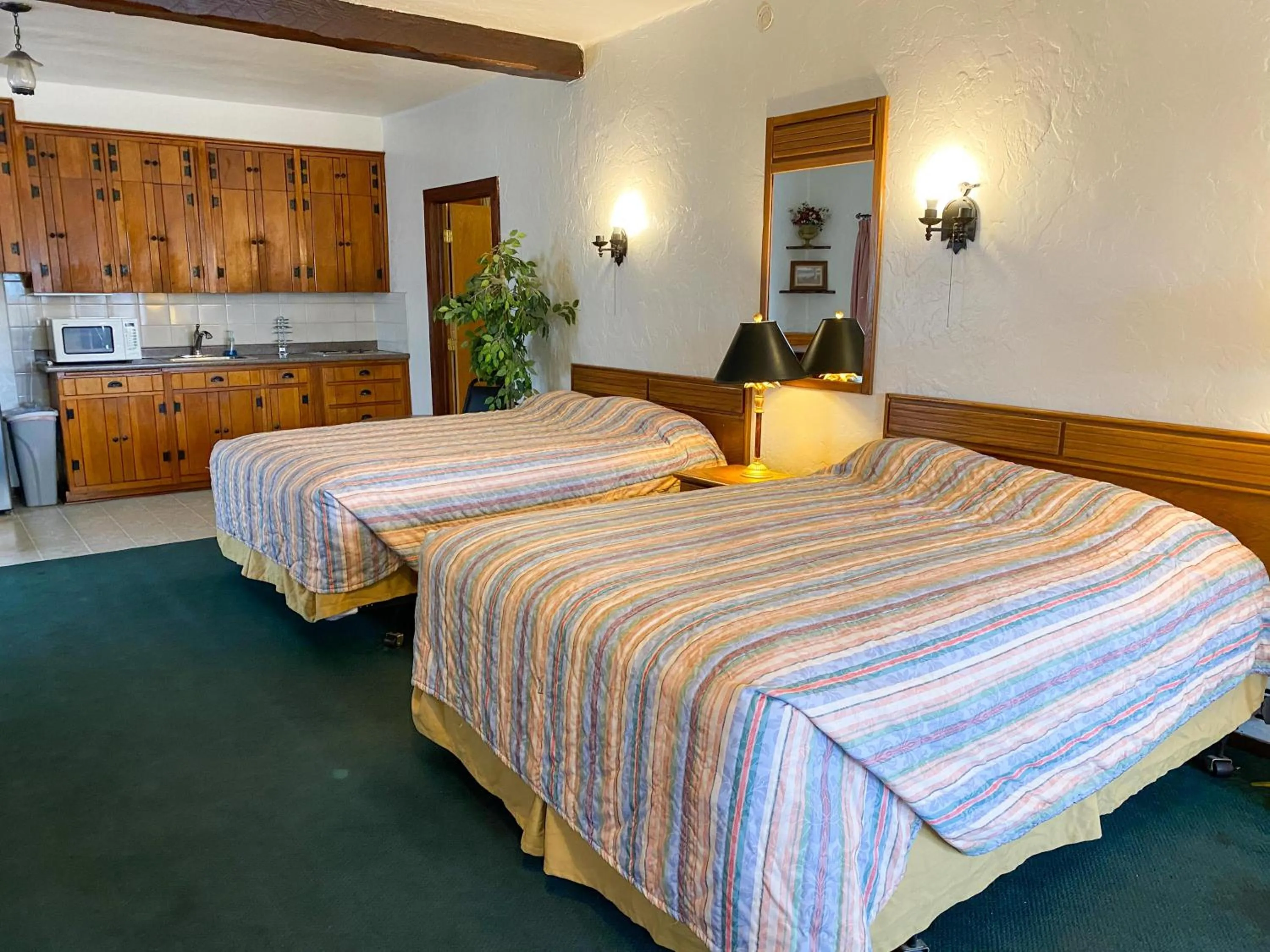 Bed in Guest Ranch Motel