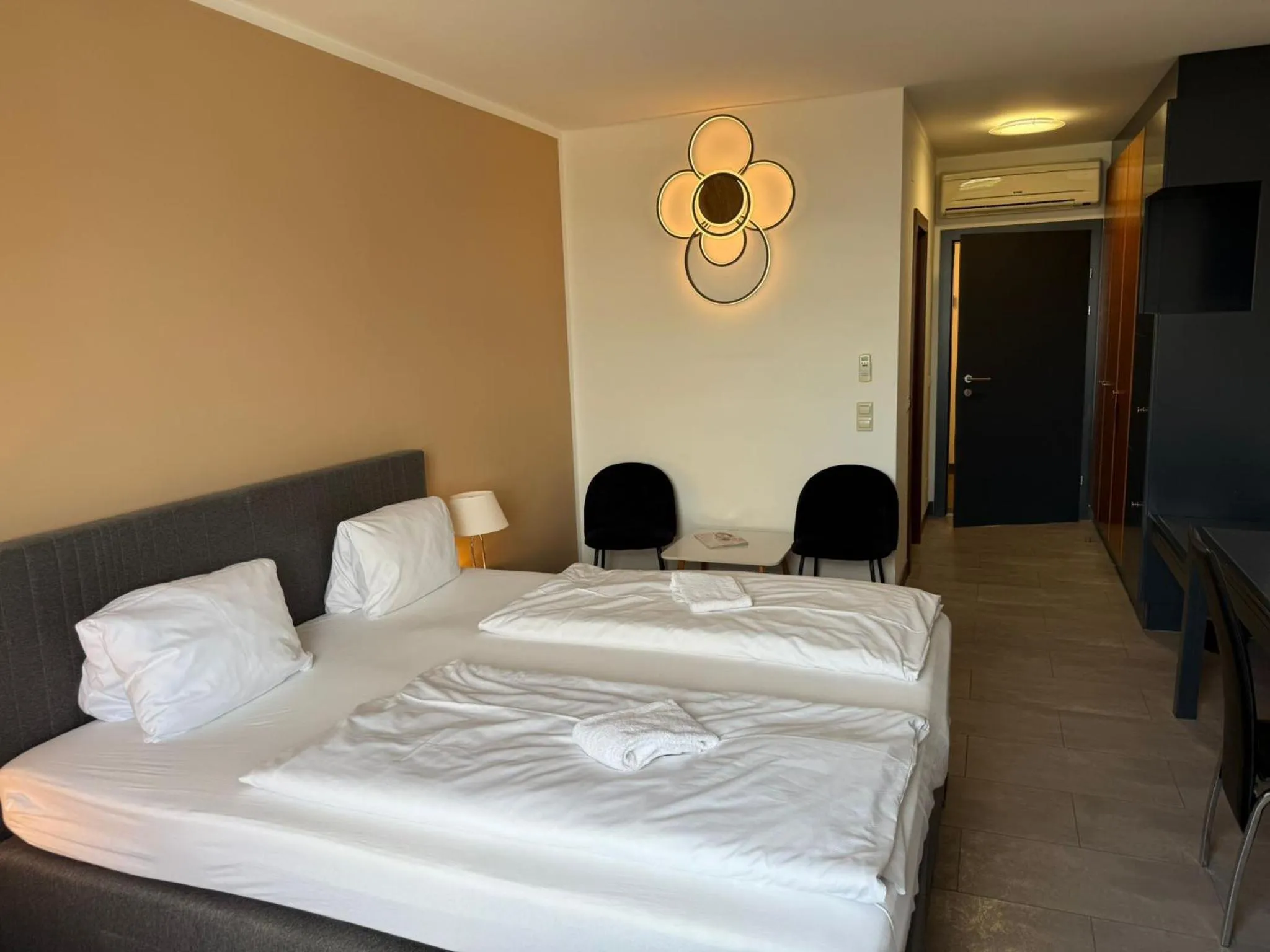 Photo of the whole room, Bed in Skycity Hotel Atrigon