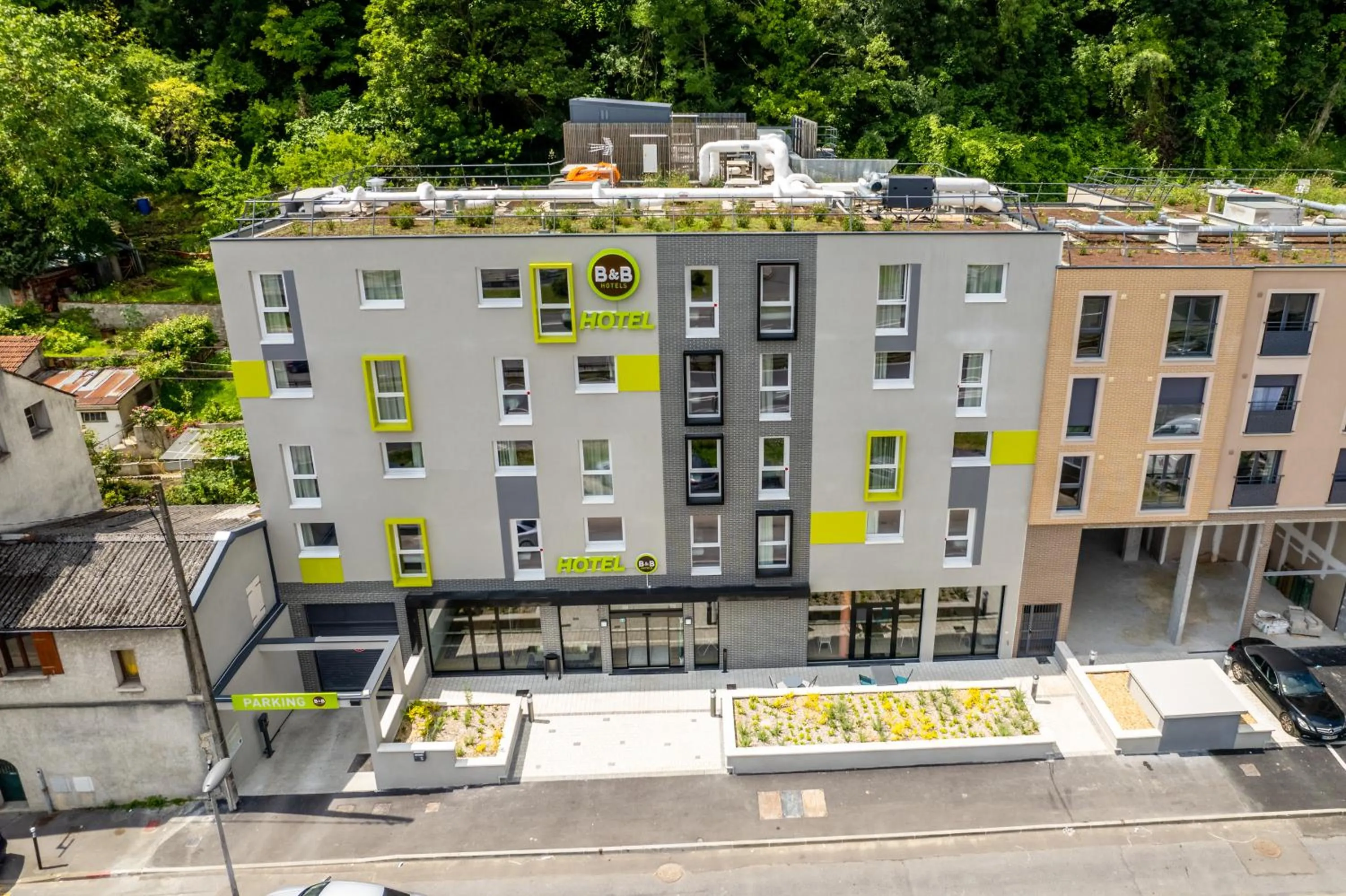 Property building in B&B HOTEL Le Port Marly Saint Germain en Laye