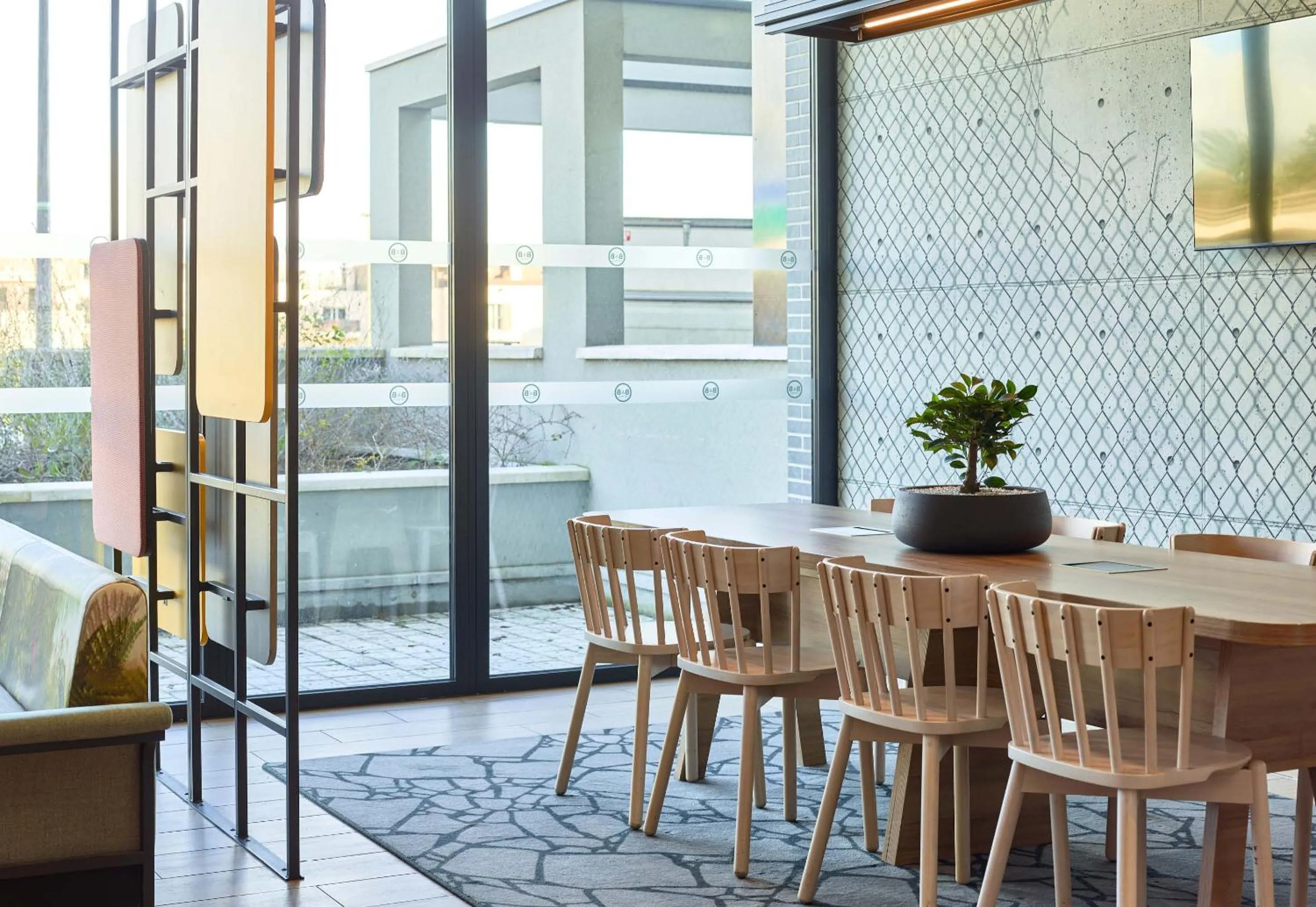 Seating area in B&B HOTEL Le Port Marly Saint Germain en Laye