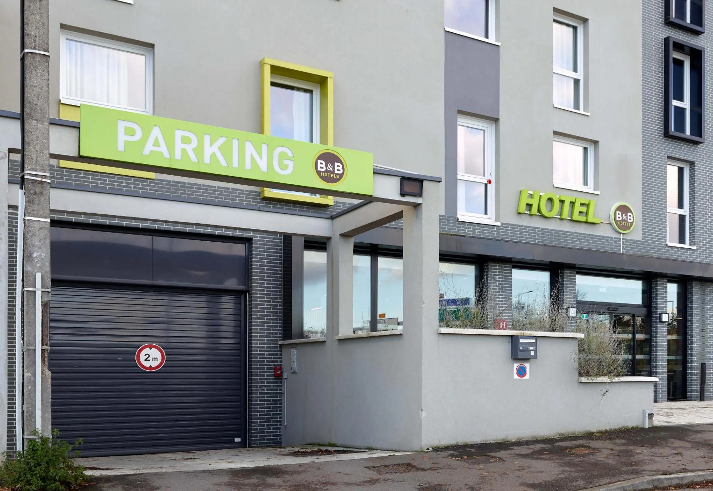 Facade/entrance in B&B HOTEL Le Port Marly Saint Germain en Laye
