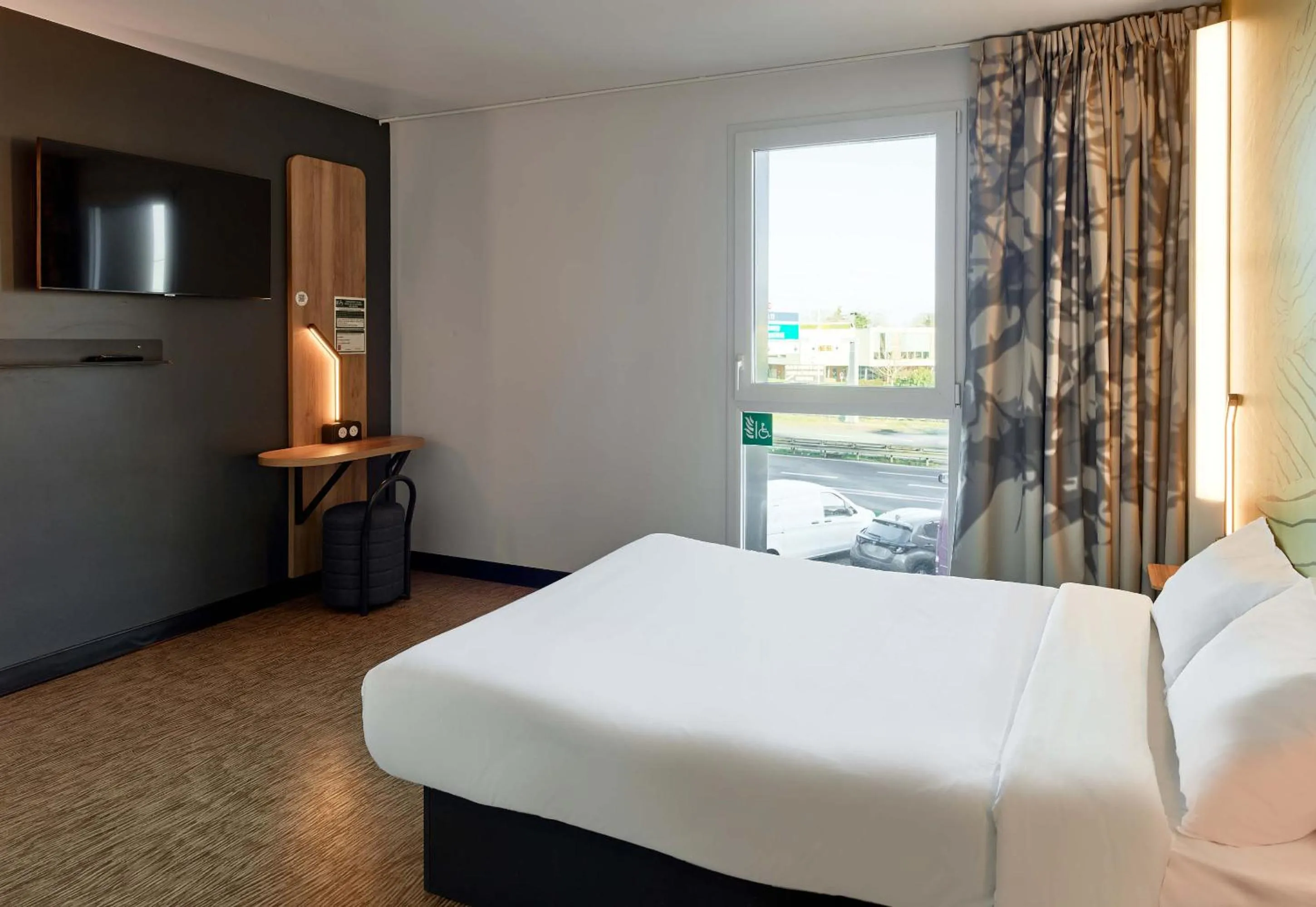 Bedroom, Bed in B&B HOTEL Le Port Marly Saint Germain en Laye