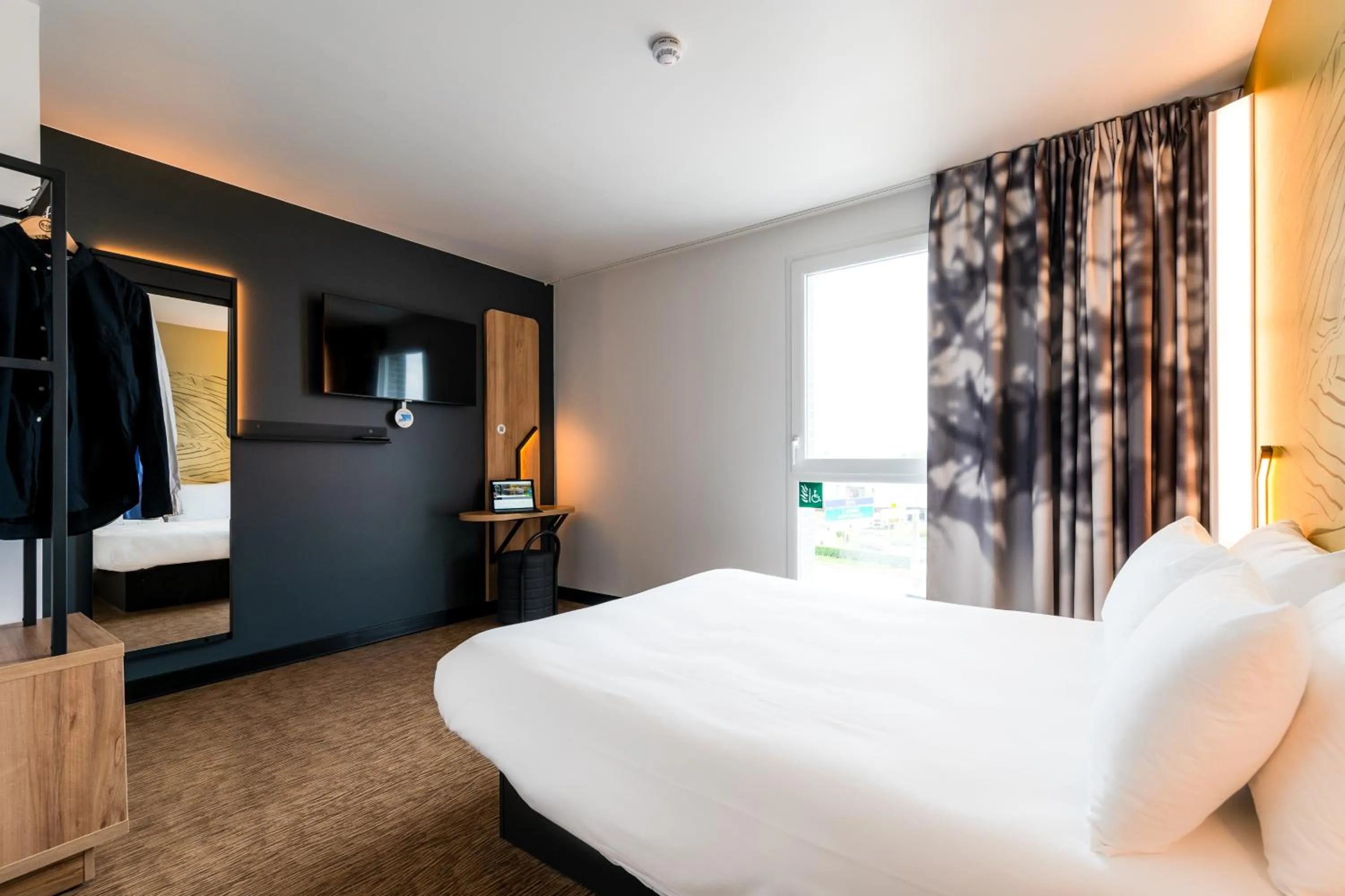 Bedroom, Bed in B&B HOTEL Le Port Marly Saint Germain en Laye