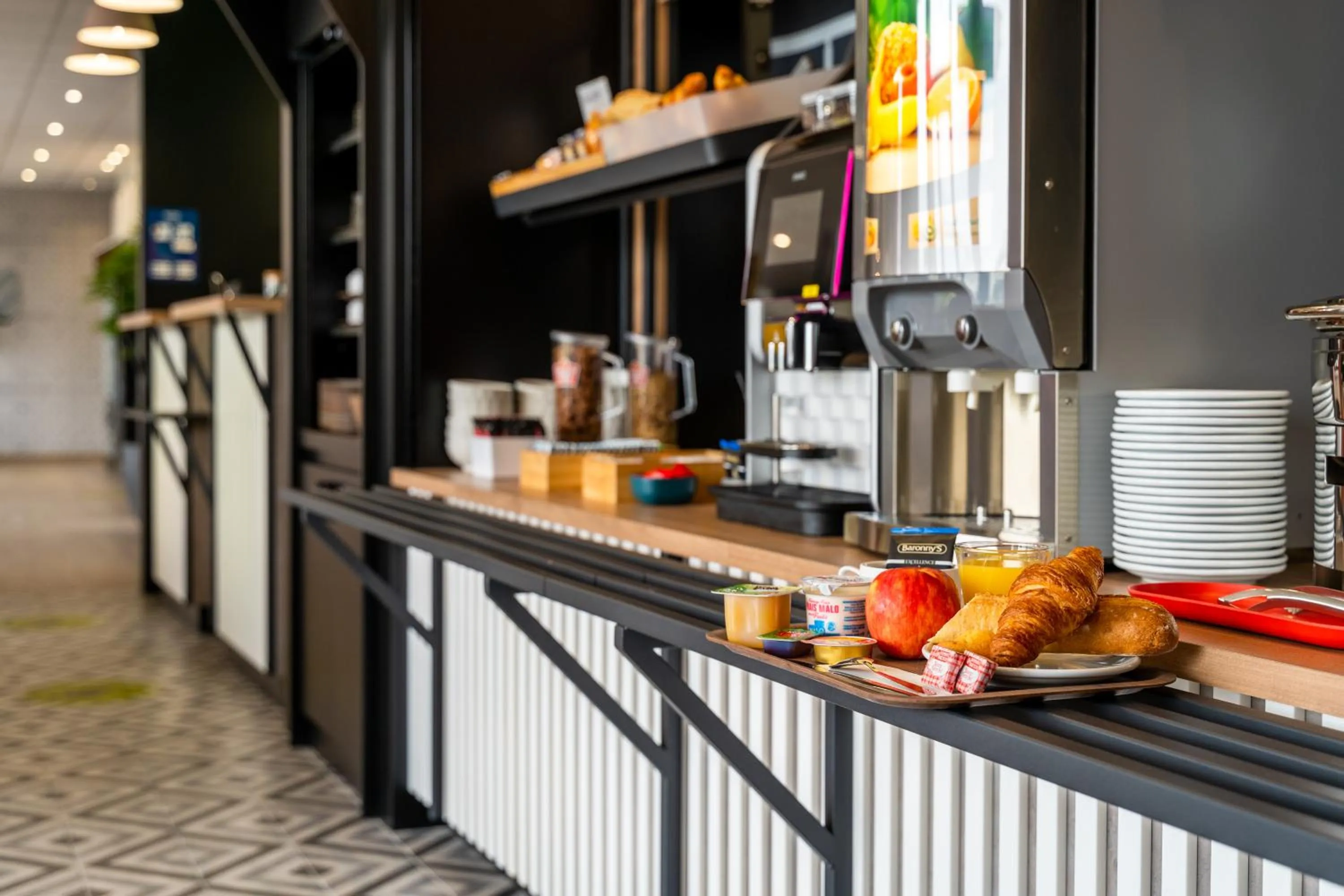 Breakfast in B&B HOTEL Le Port Marly Saint Germain en Laye