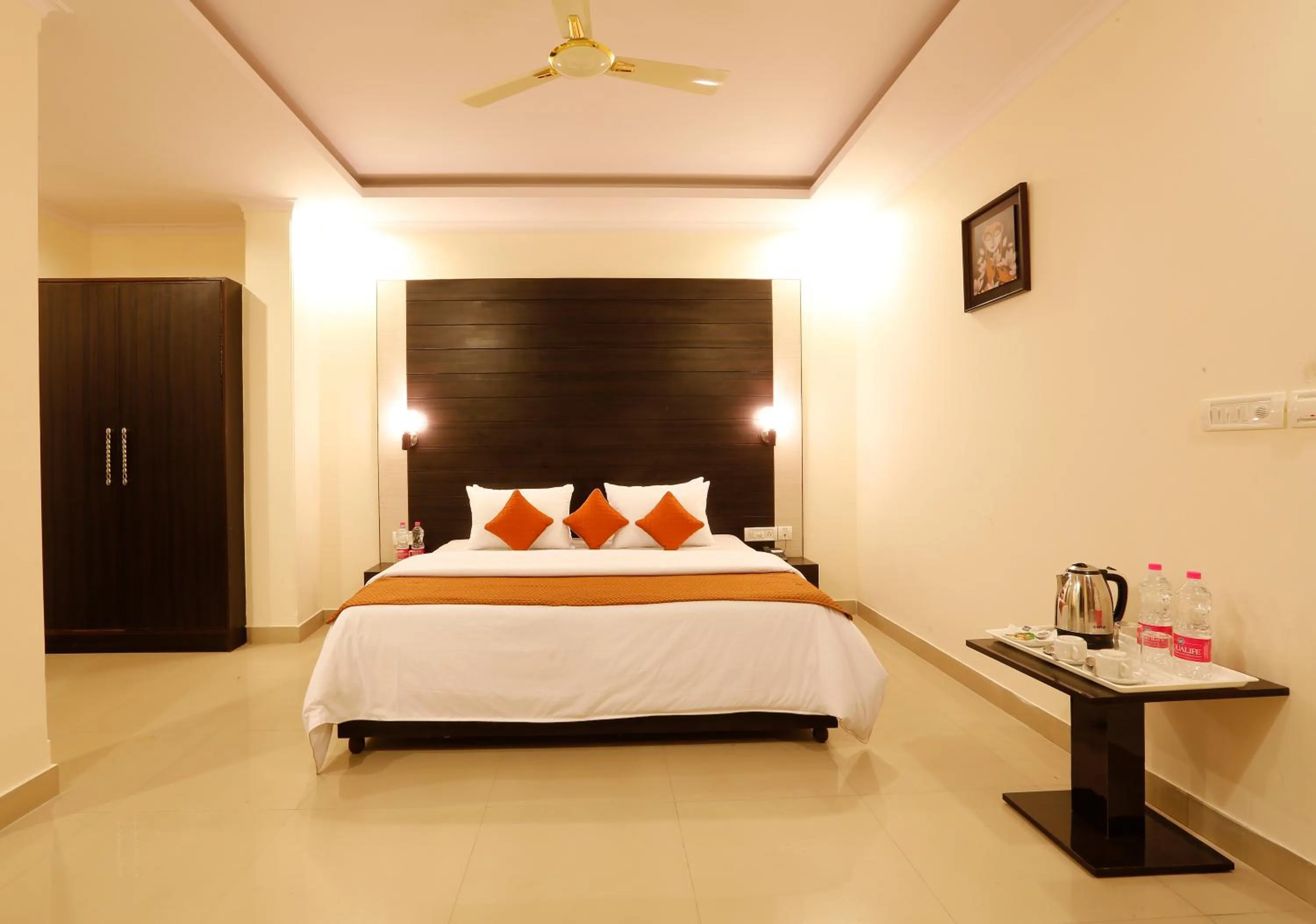 View (from property/room), Bed in New Delhi Hotel Citizen