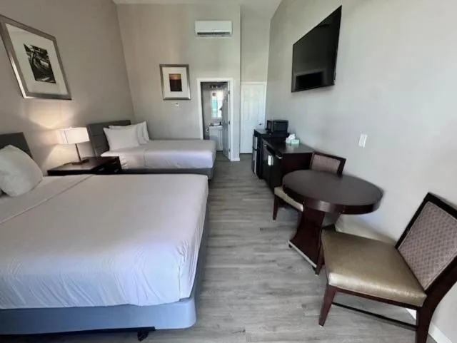 Bed in John's Pass Hotel - Fully Remote Check In