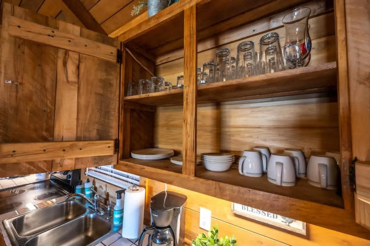 Beautiful View! Log cabin,Fireplace,Hot Tub,Arcade,Pool,Fishing