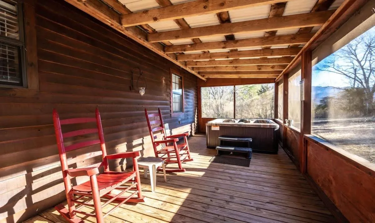 Beautiful View! Log cabin,Fireplace,Hot Tub,Arcade,Pool,Fishing