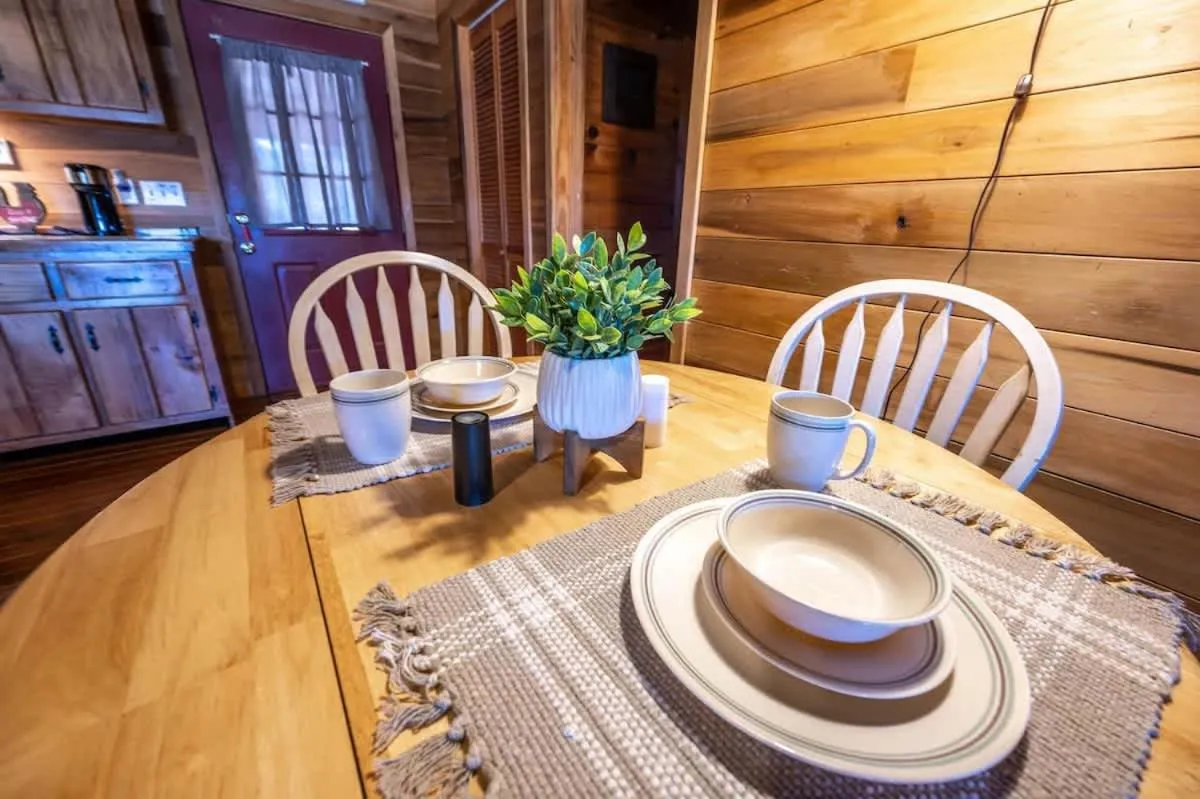 Beautiful View! Log cabin,Fireplace,Hot Tub,Arcade,Pool,Fishing