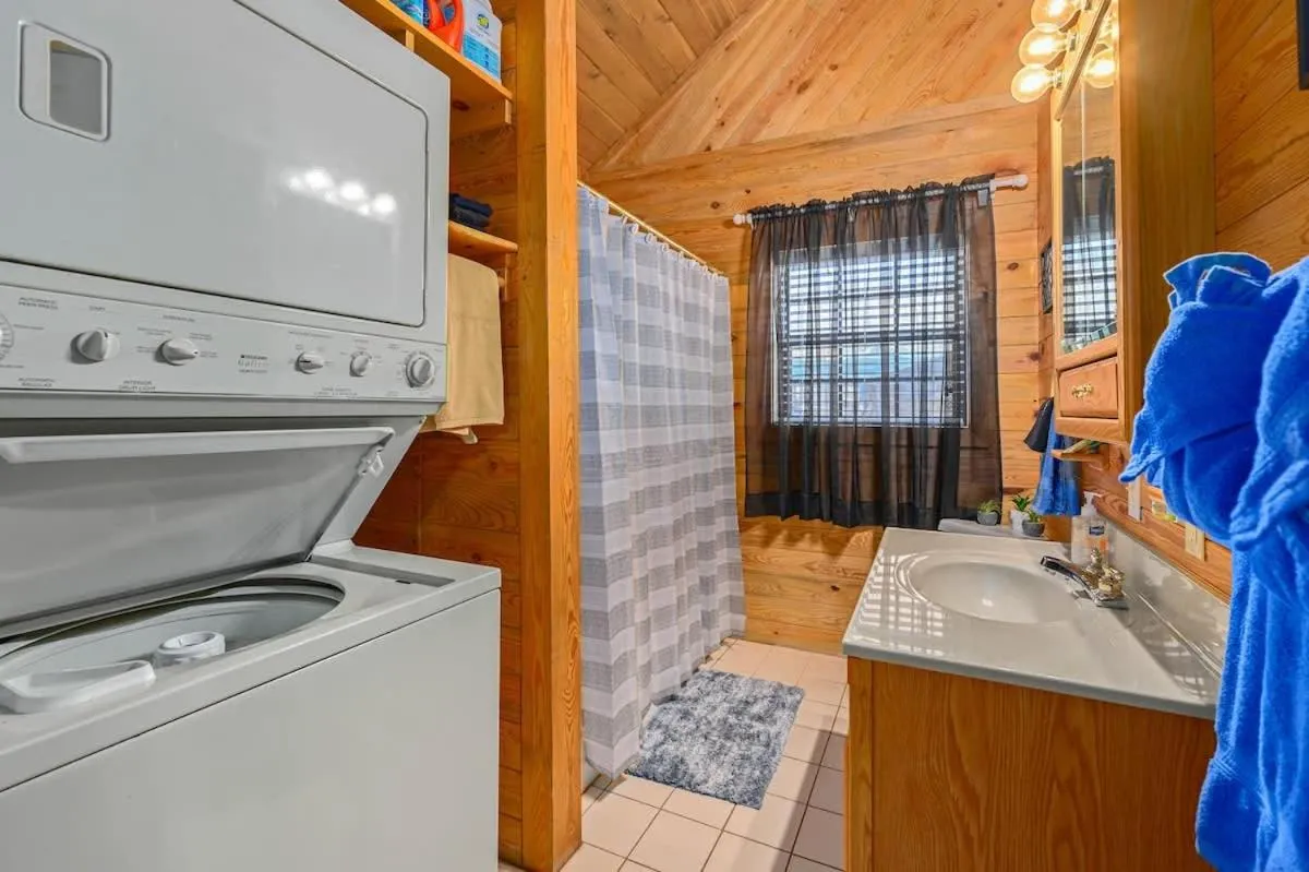 Beautiful View! Log cabin,Fireplace,Hot Tub,Arcade,Pool,Fishing