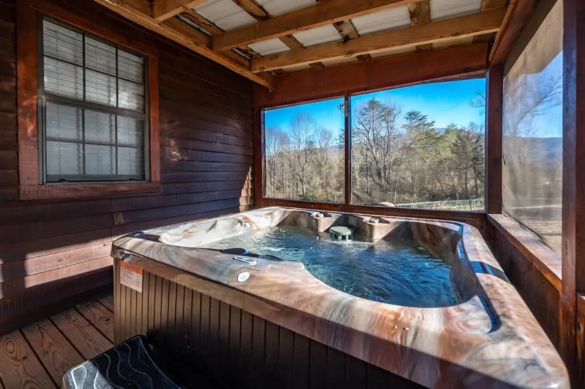 Beautiful View! Log cabin,Fireplace,Hot Tub,Arcade,Pool,Fishing