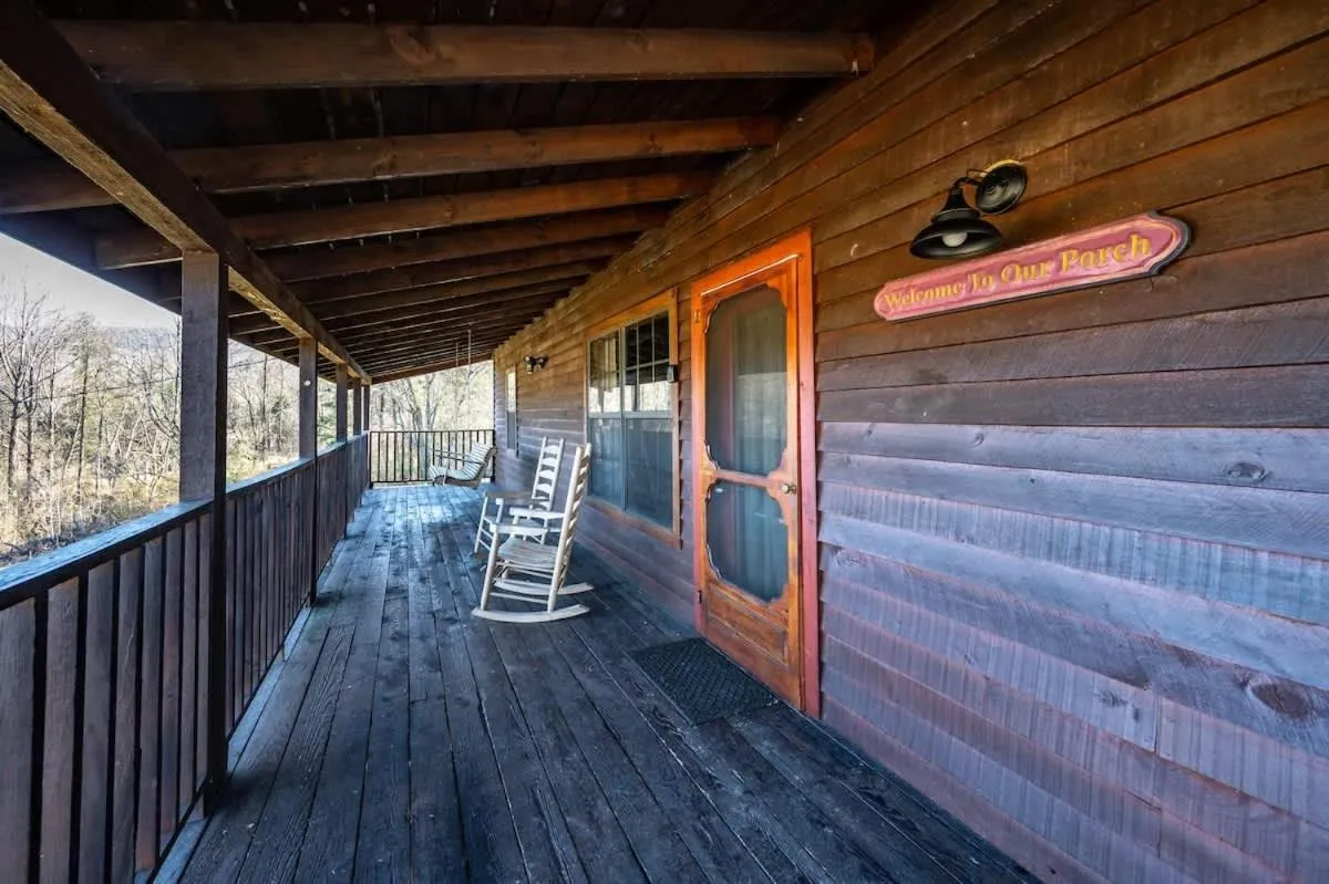 Beautiful View! Log cabin,Fireplace,Hot Tub,Arcade,Pool,Fishing