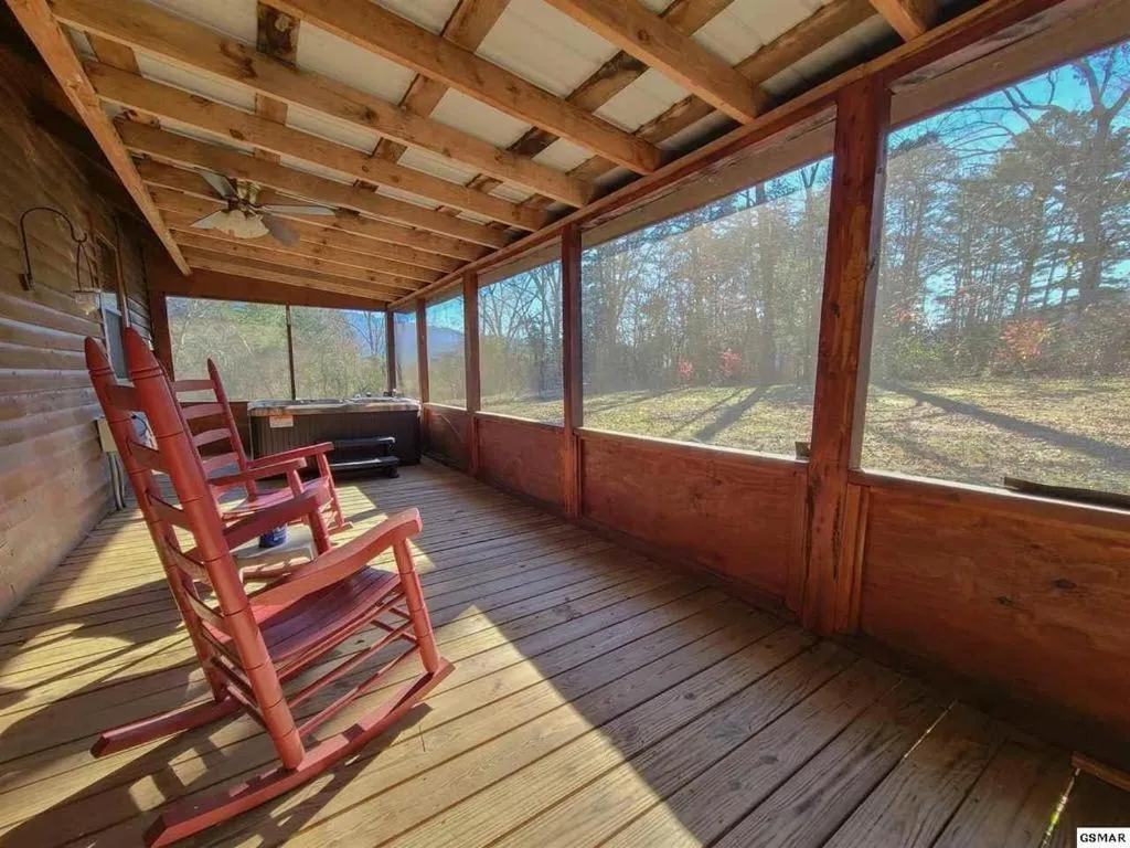 Beautiful View! Log cabin,Fireplace,Hot Tub,Arcade,Pool,Fishing